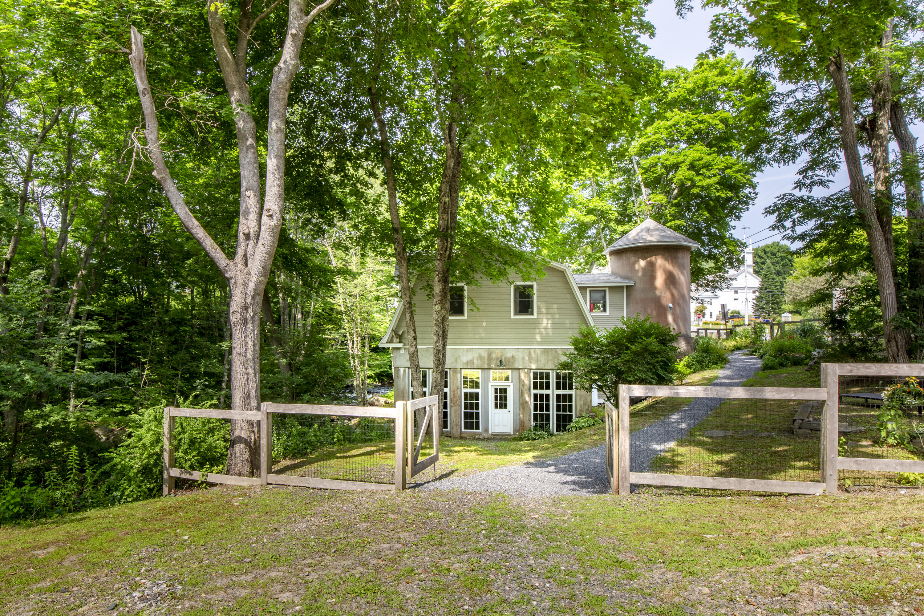 13 Upper Round Pond Road