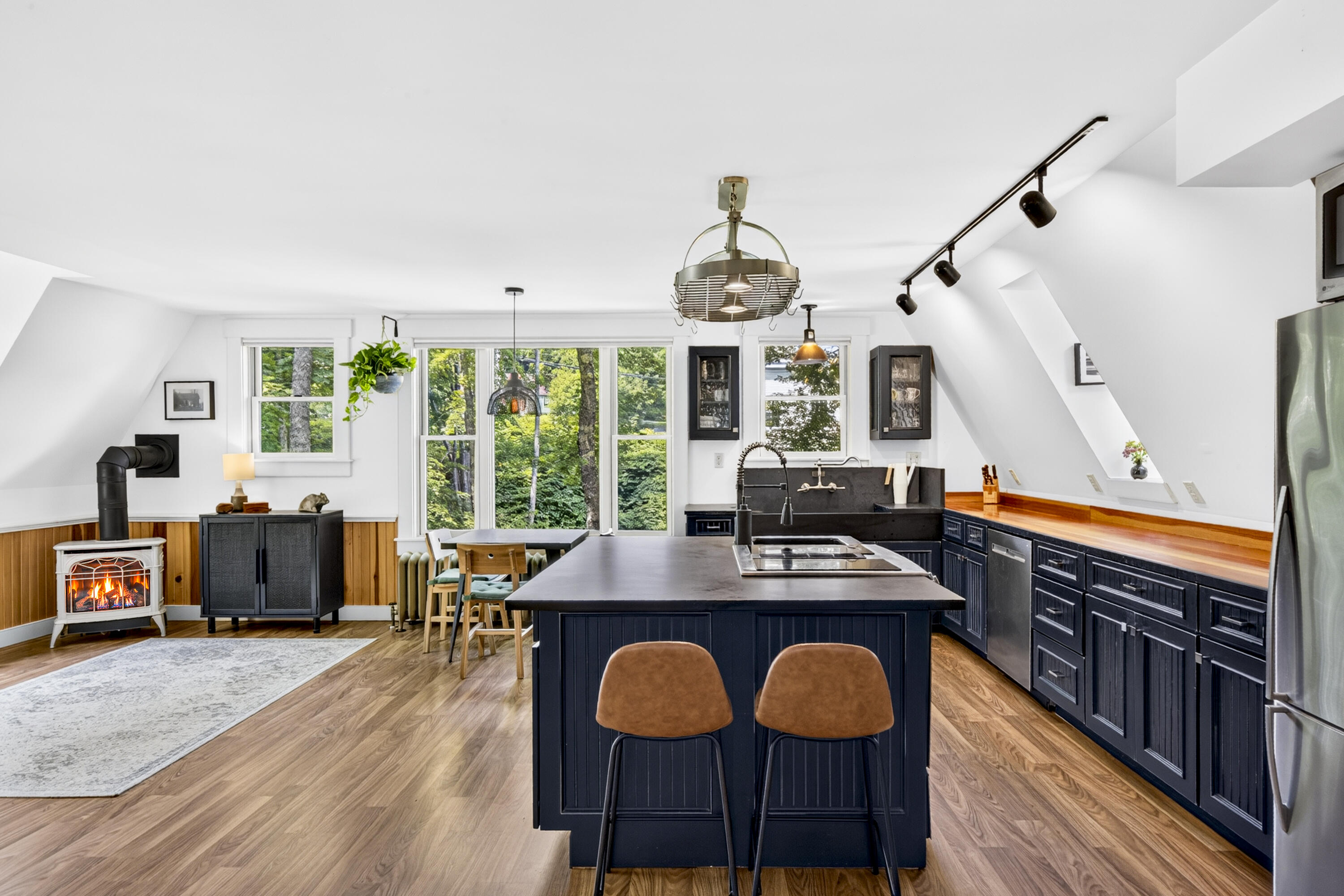 13 Upper Round Pond Road