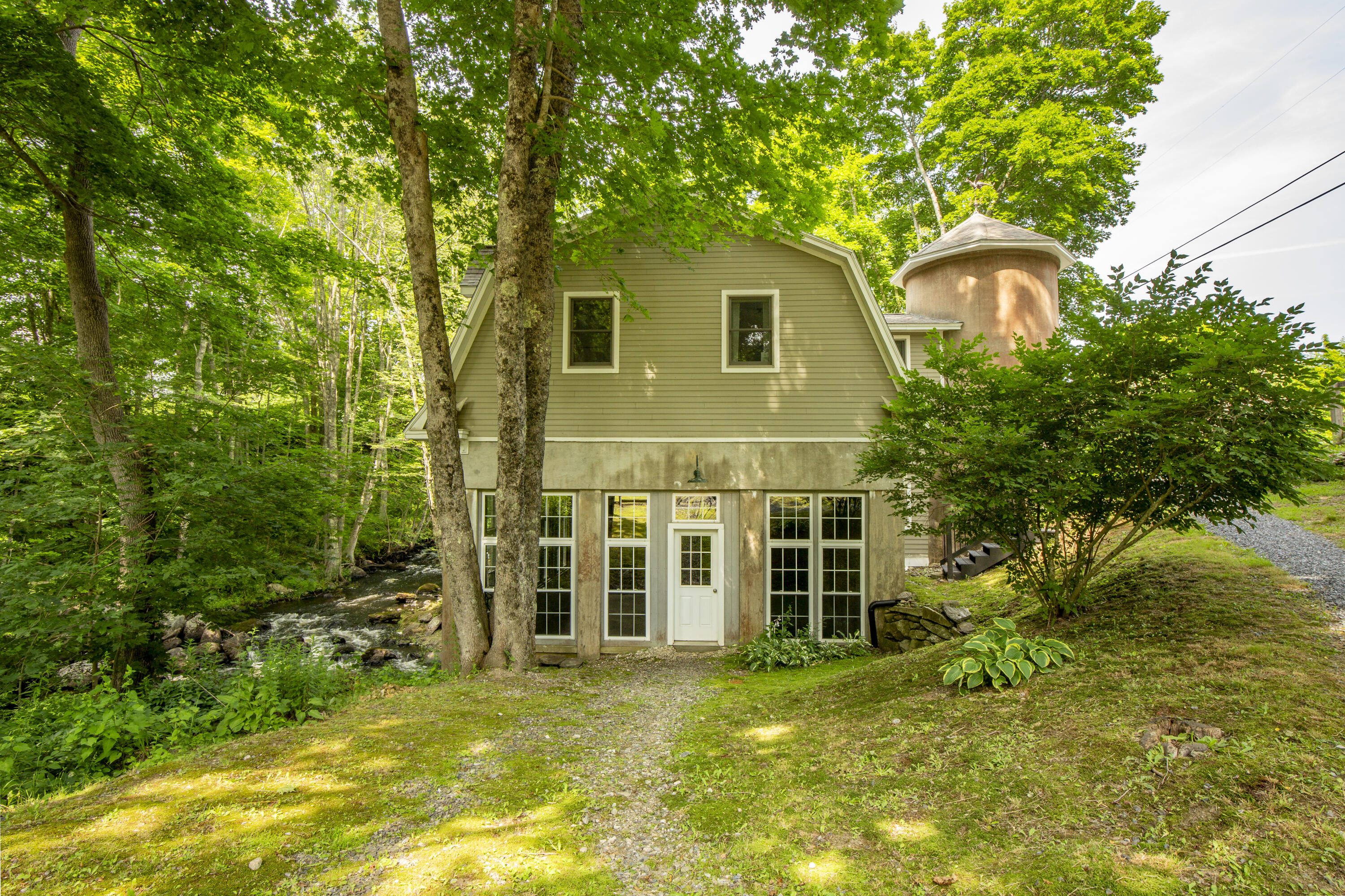13 Upper Round Pond Road