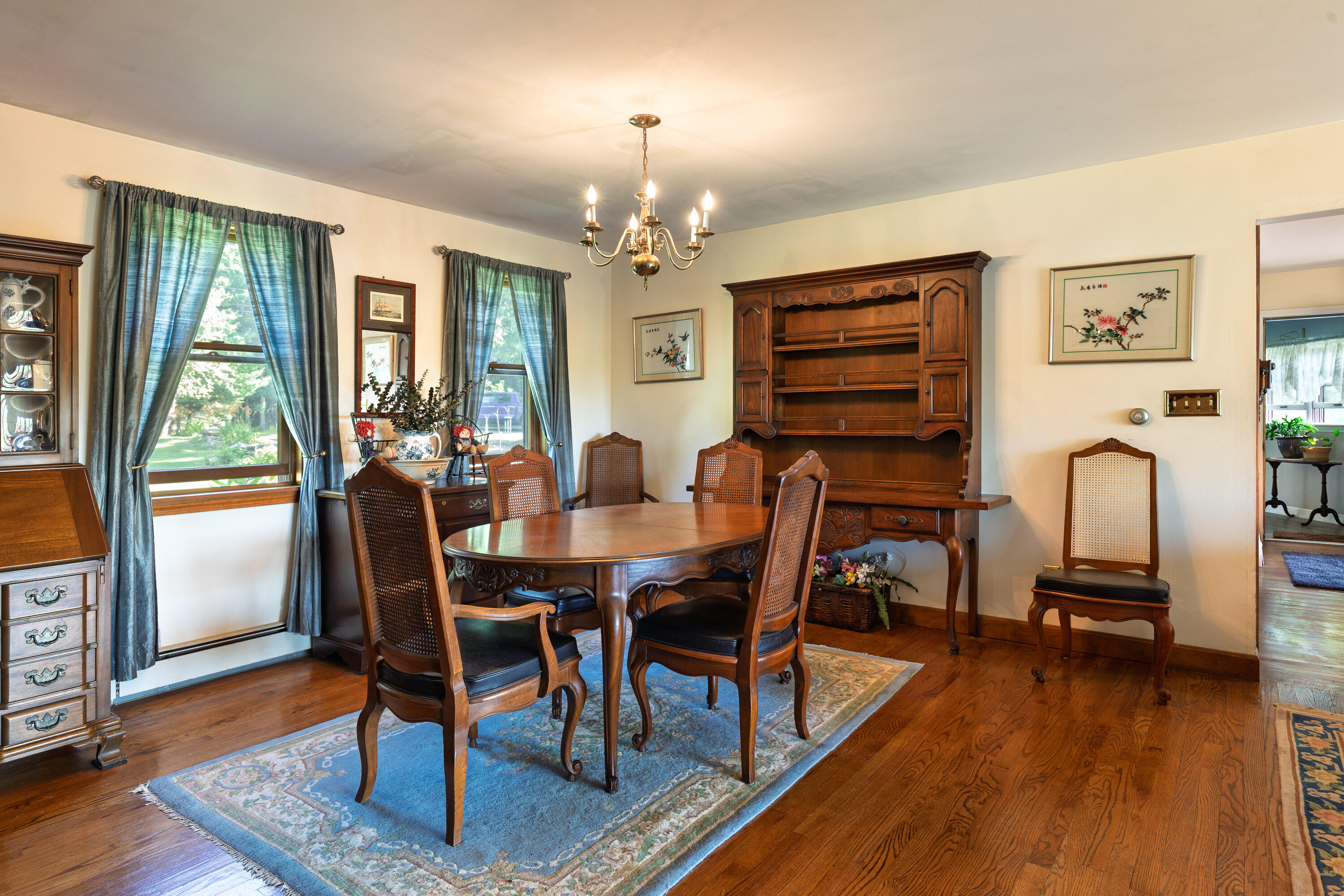 217 W Old County Road