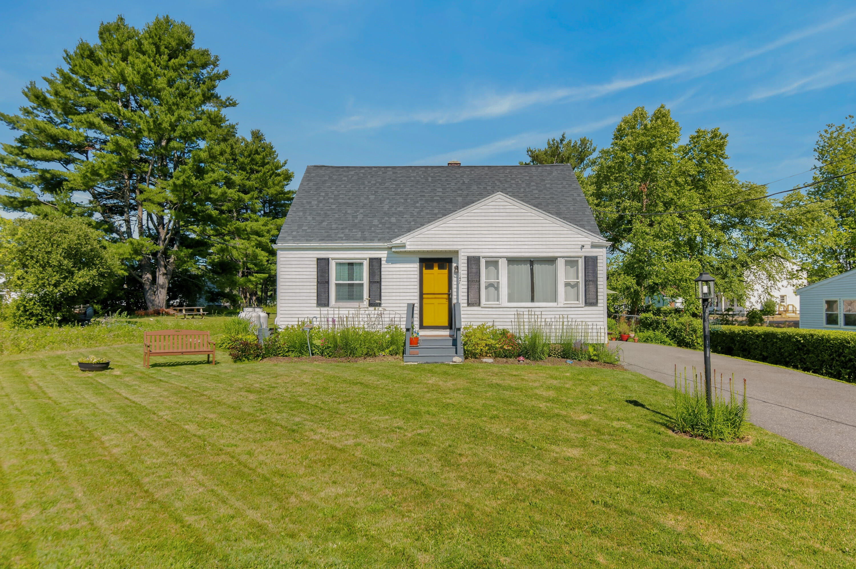 147 Rowe Avenue
