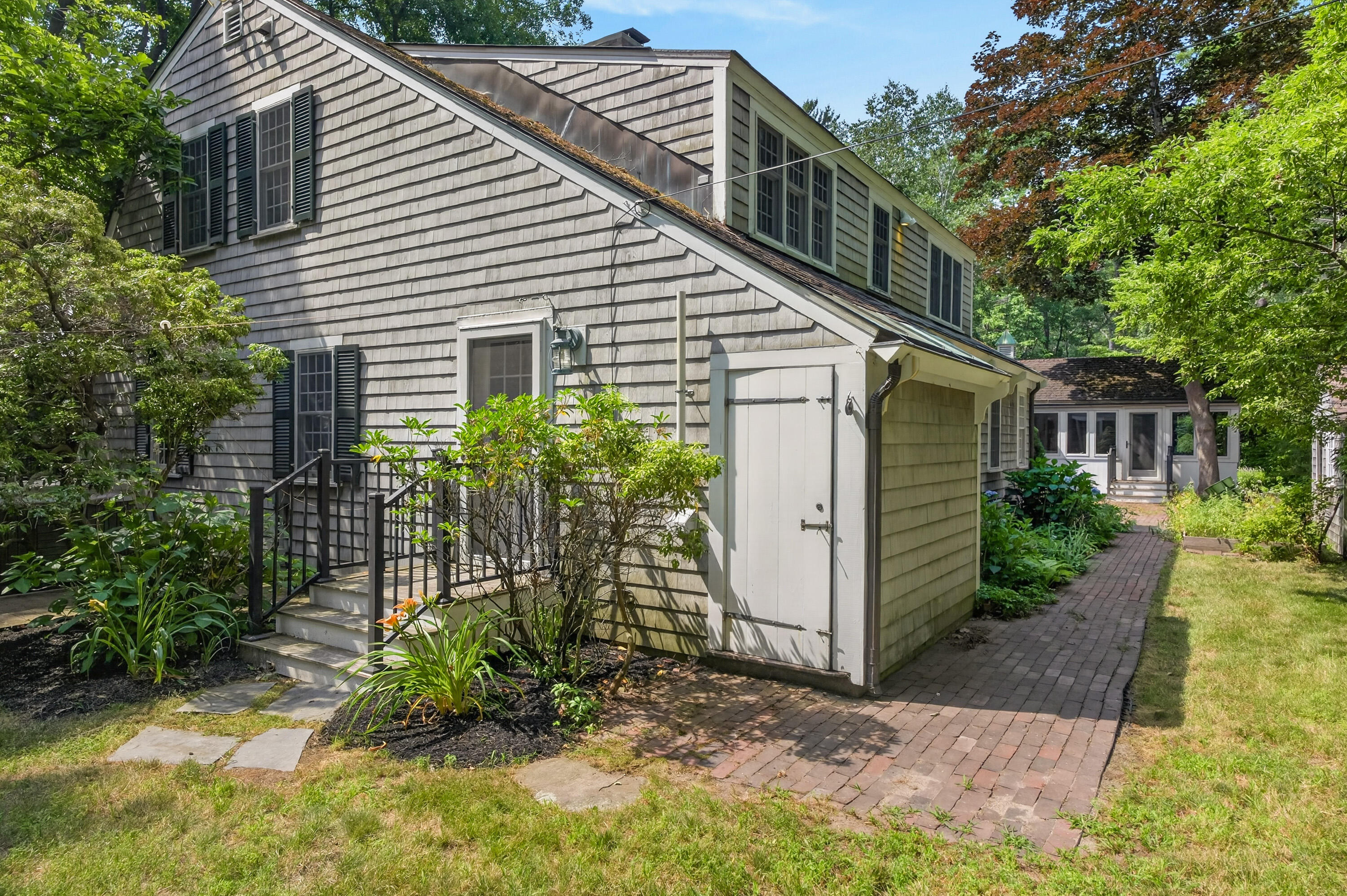 1062 Shore Road