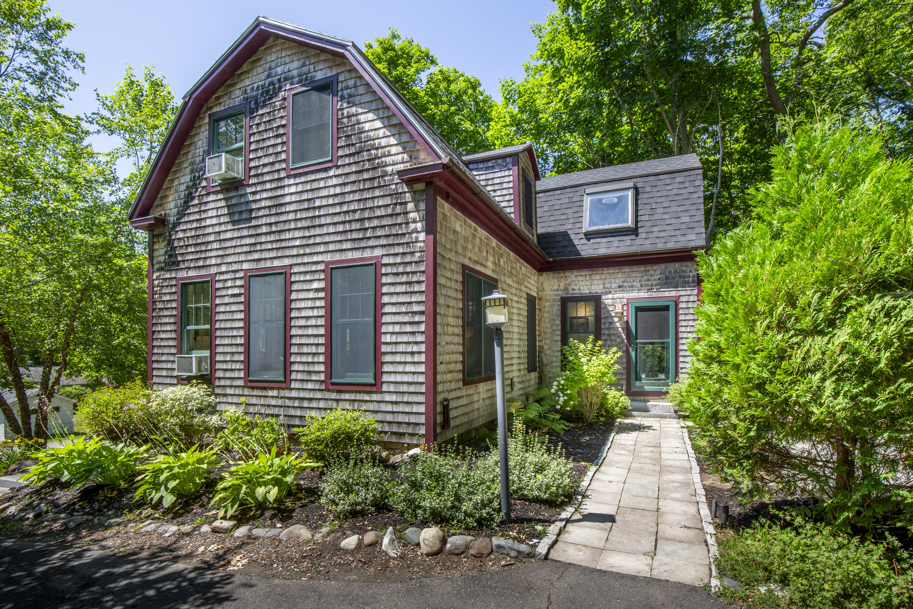 6 Bisbee Street