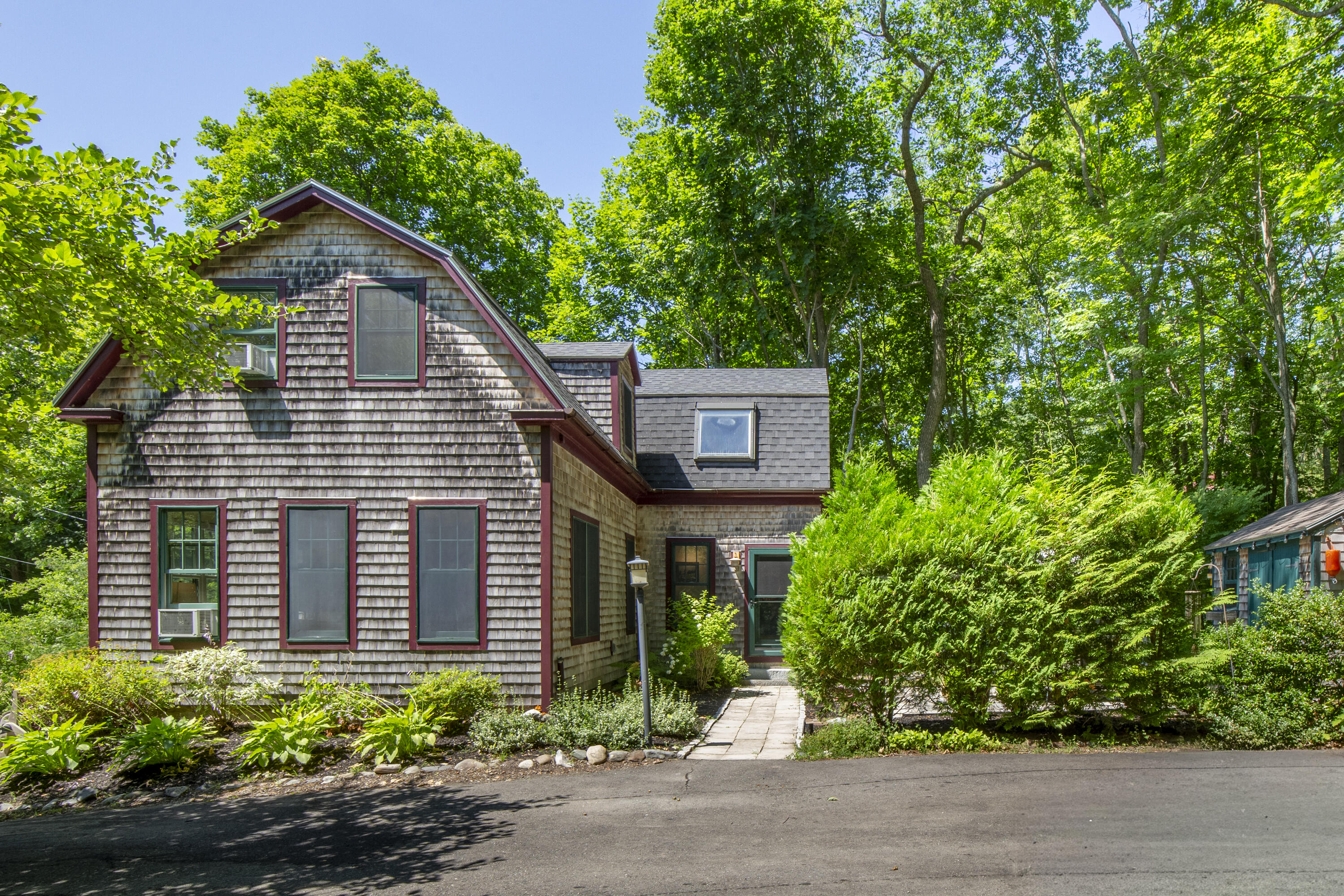 6 Bisbee Street