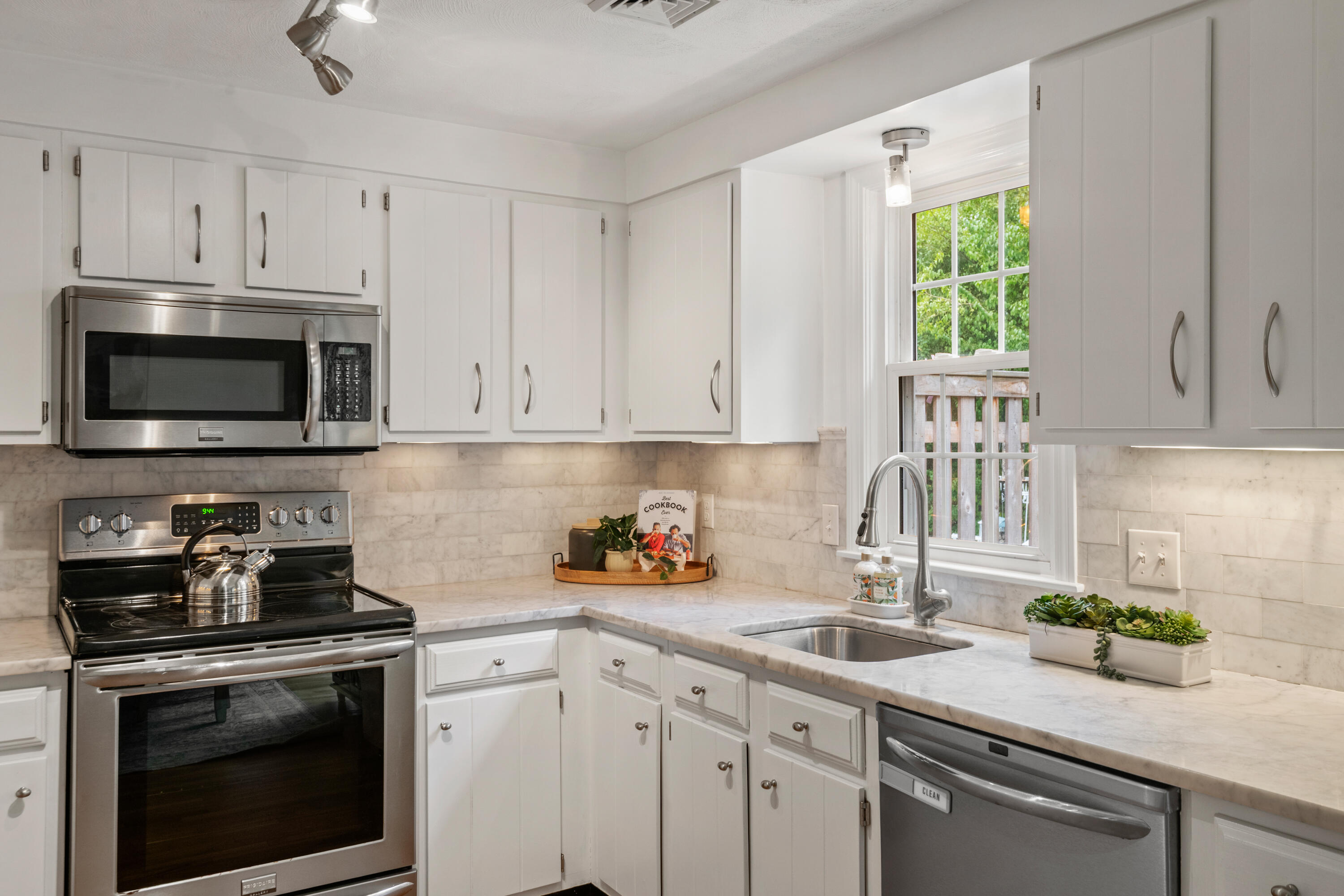 46 Colonial Village 46