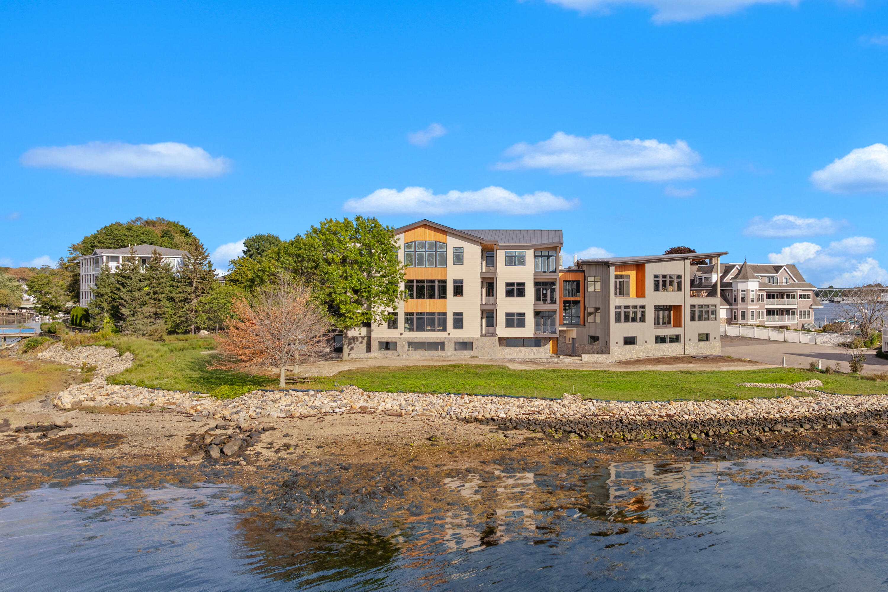 35 Badgers Island West 302