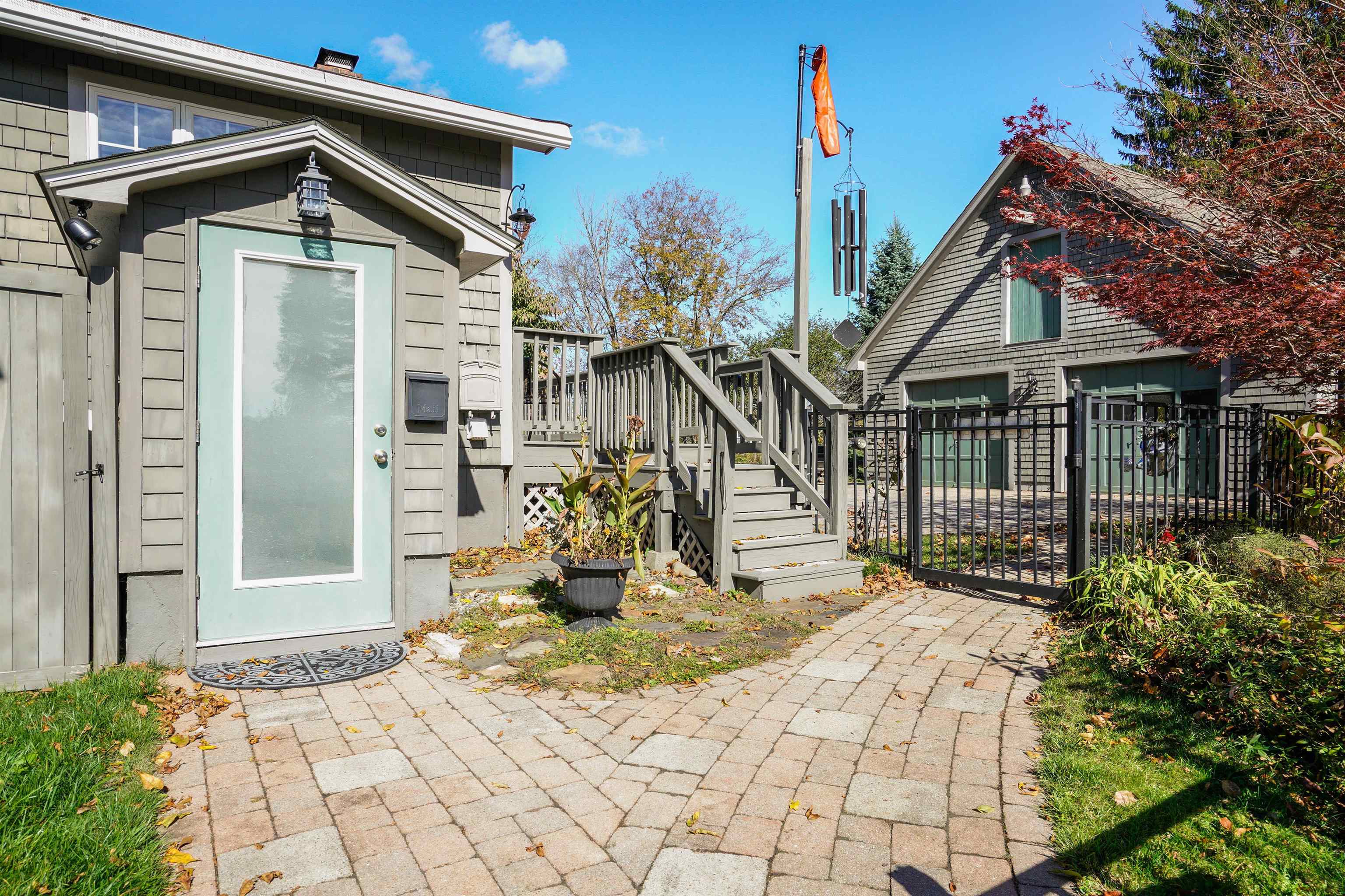 15 River Road
