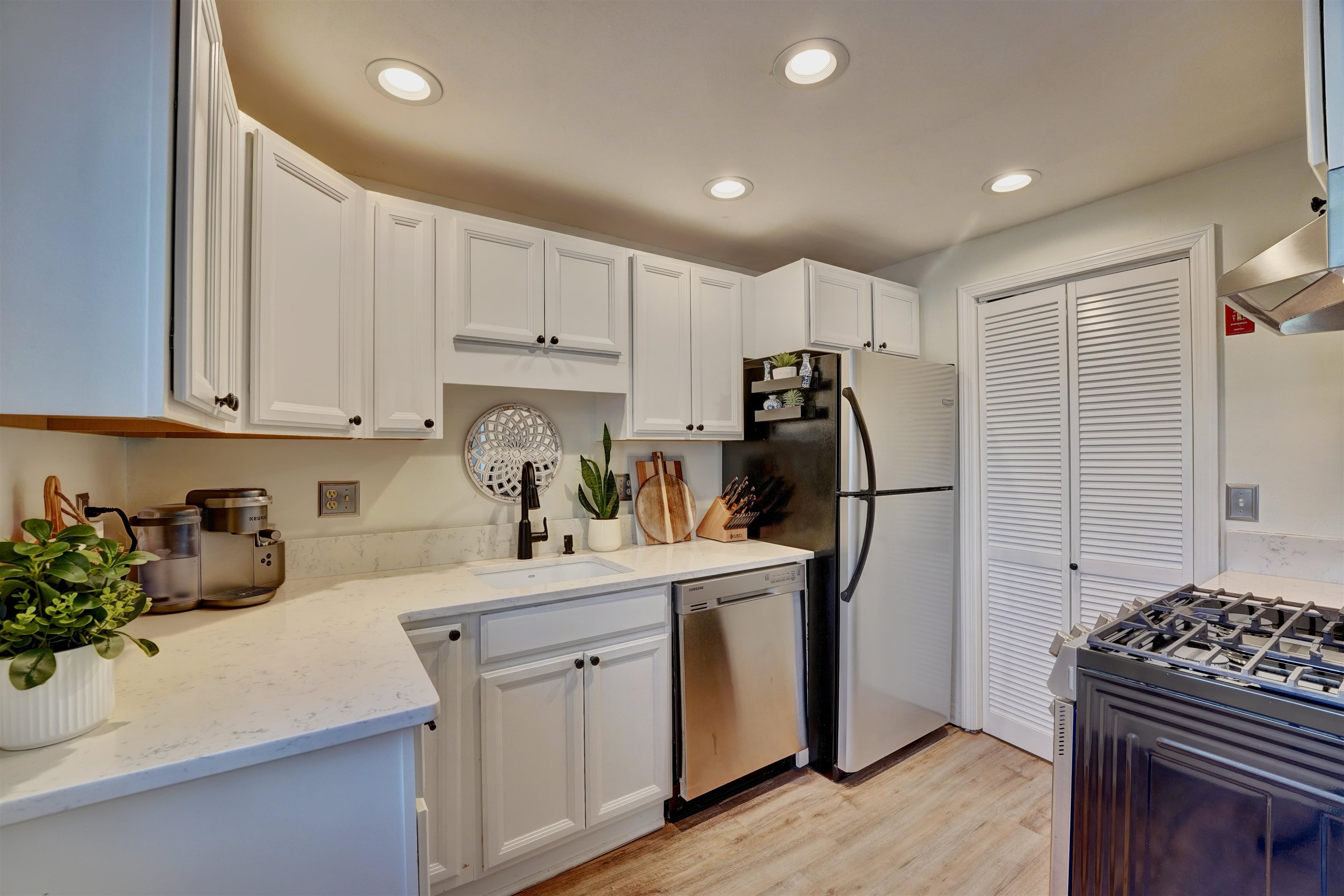 777 Middle Road Unit: 70