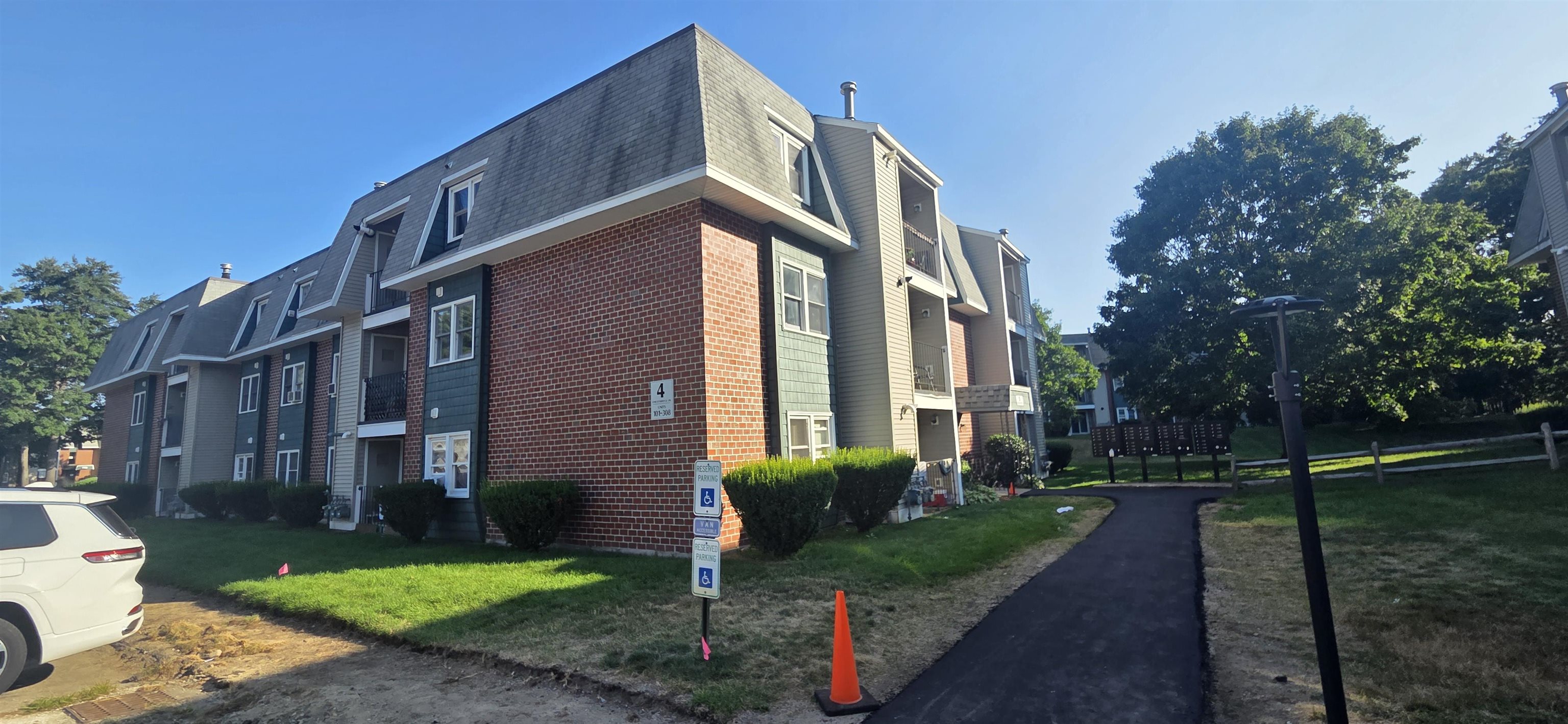 302 Knights Bridge Drive Unit: 302