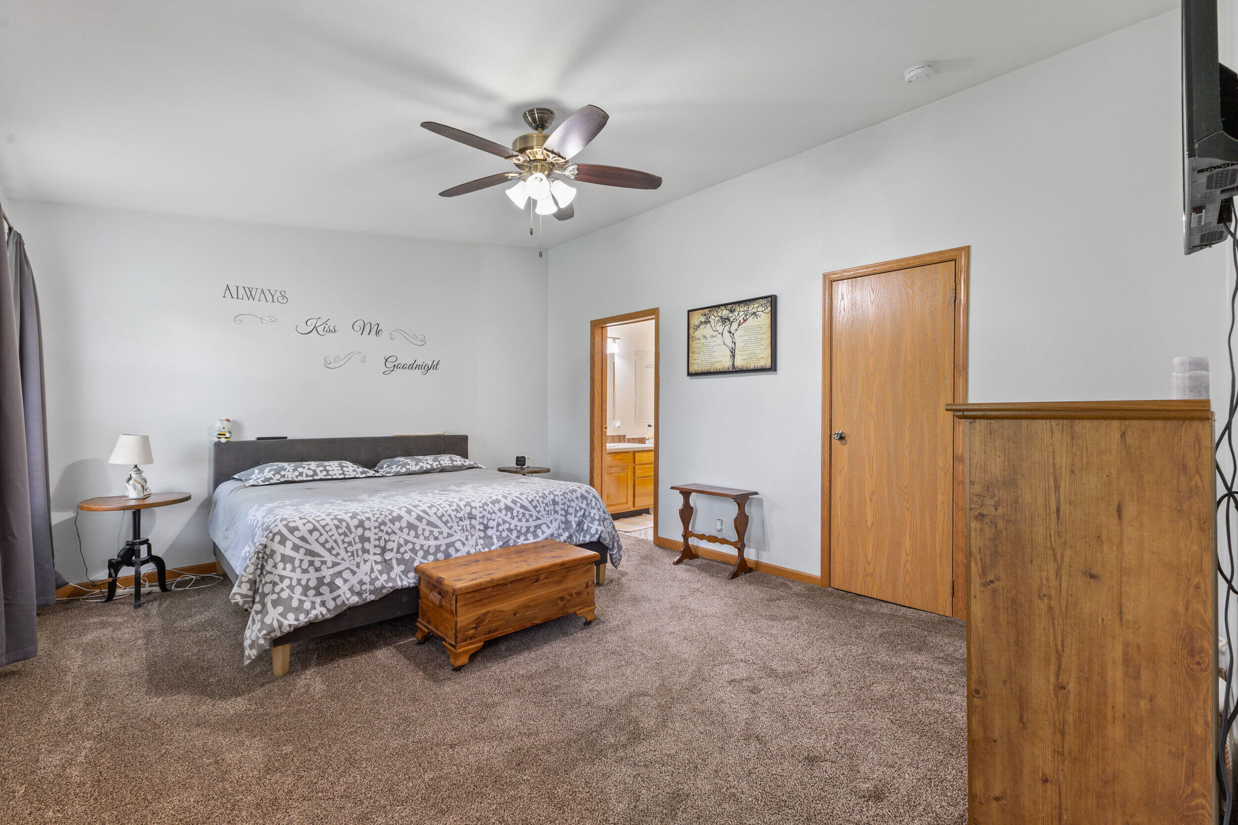 229 W 16th Street