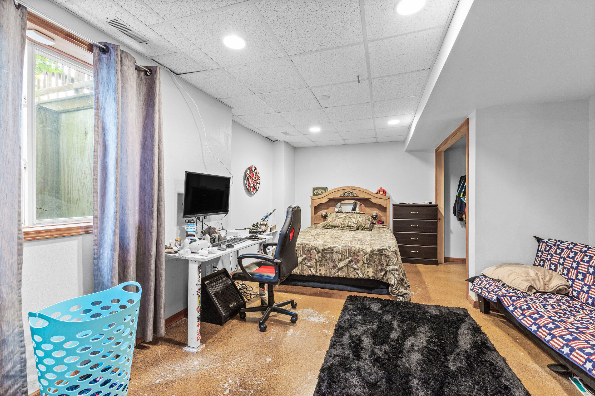 229 W 16th Street