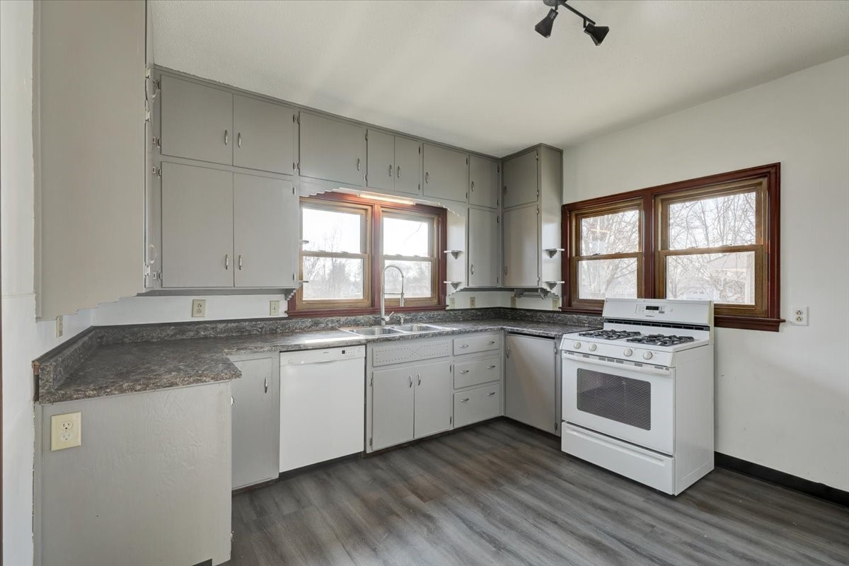1303 W 2nd Street