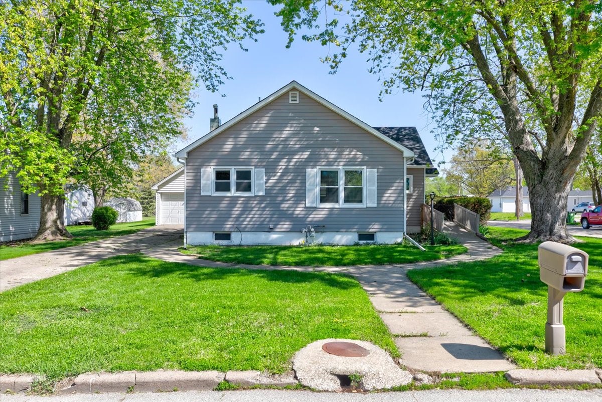 1303 W 2nd Street