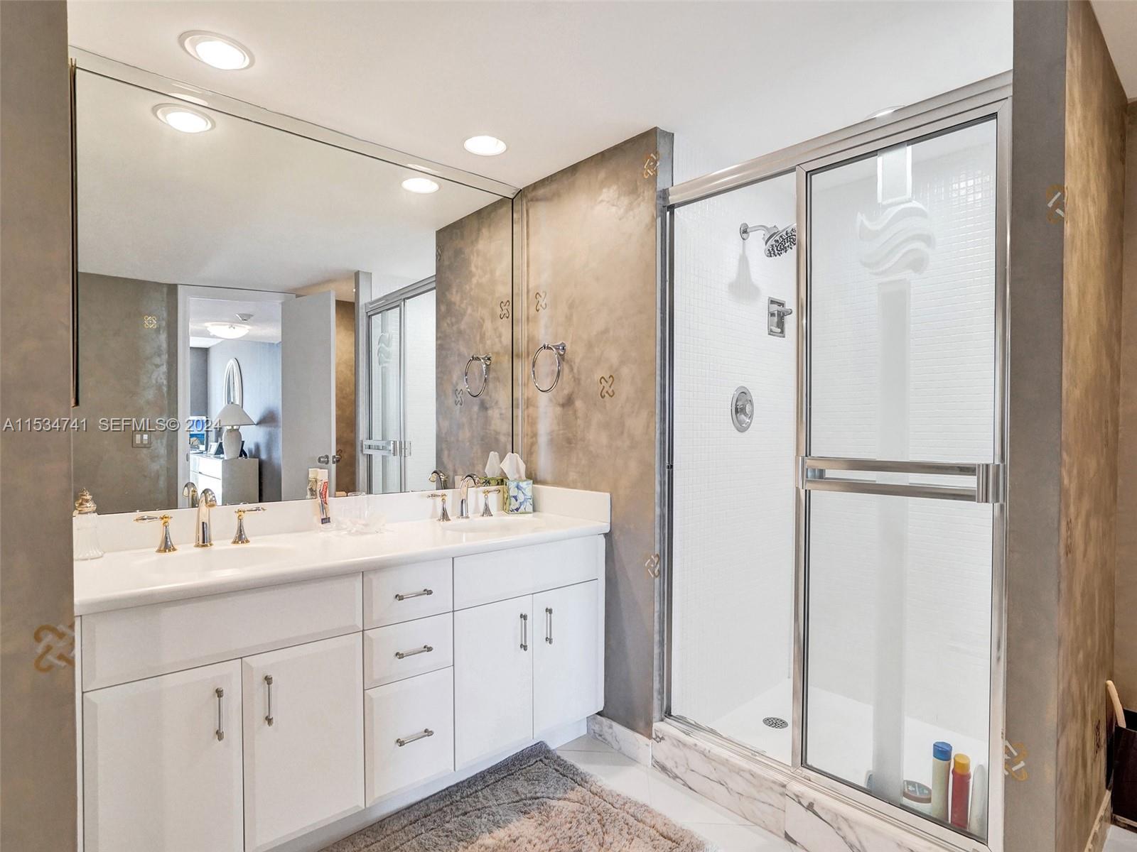 2200 S Ocean Lane 508