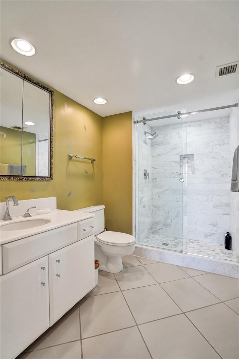 2200 S Ocean Lane 508