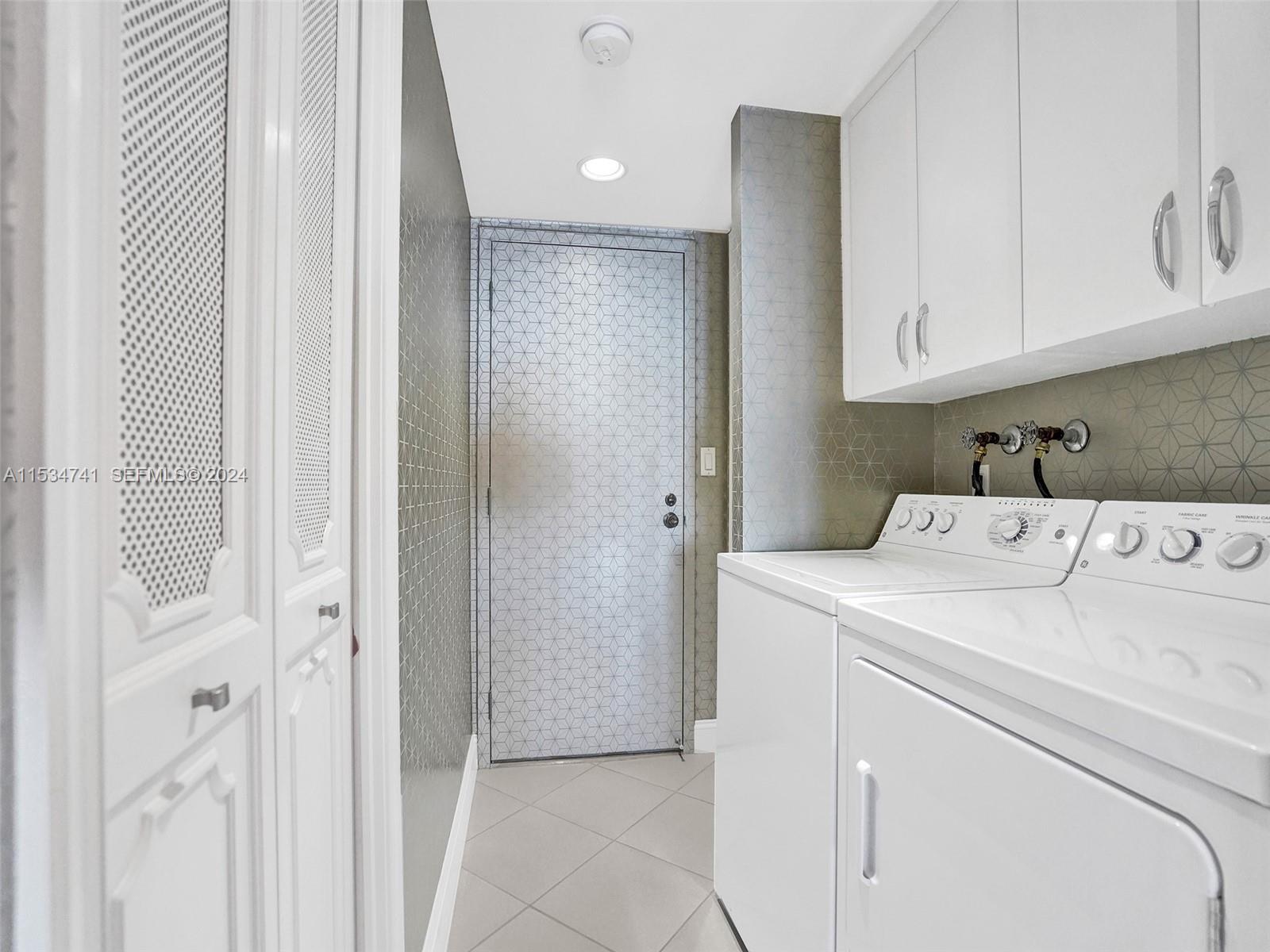2200 S Ocean Lane 508