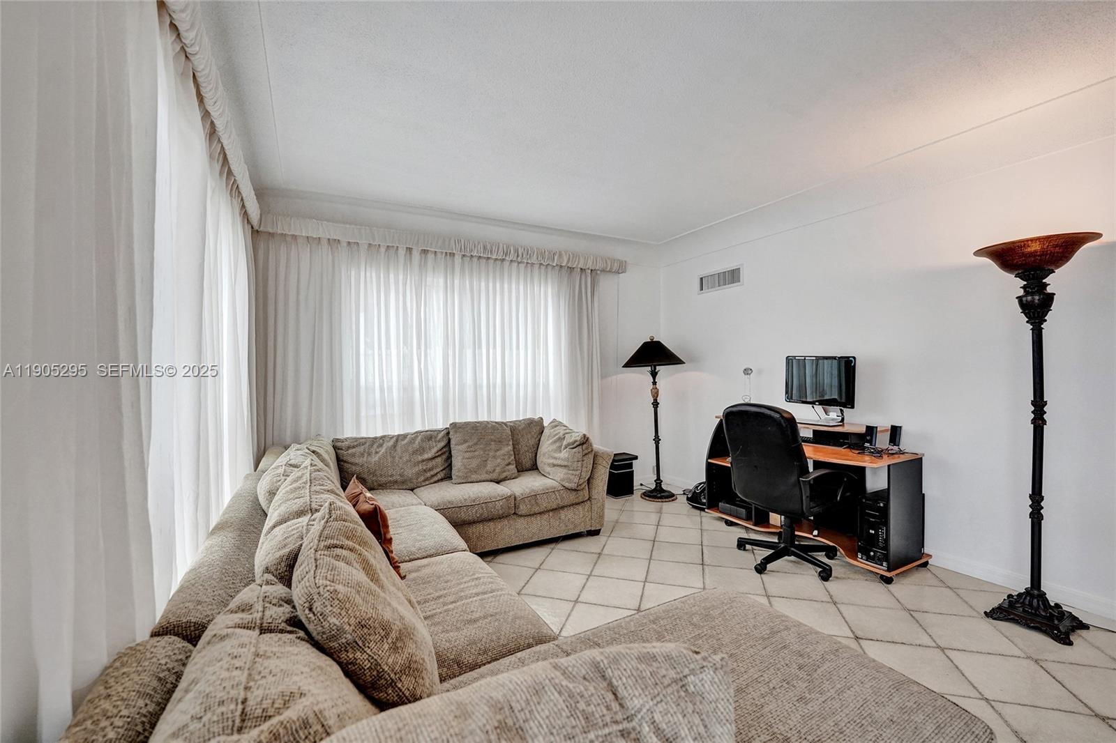 2889 NE 35th Street