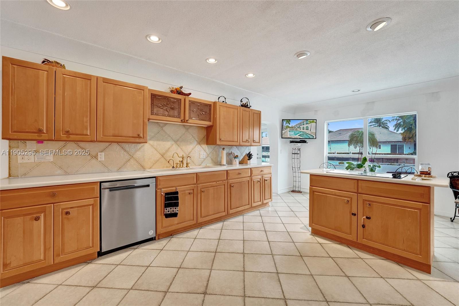 2889 NE 35th Street