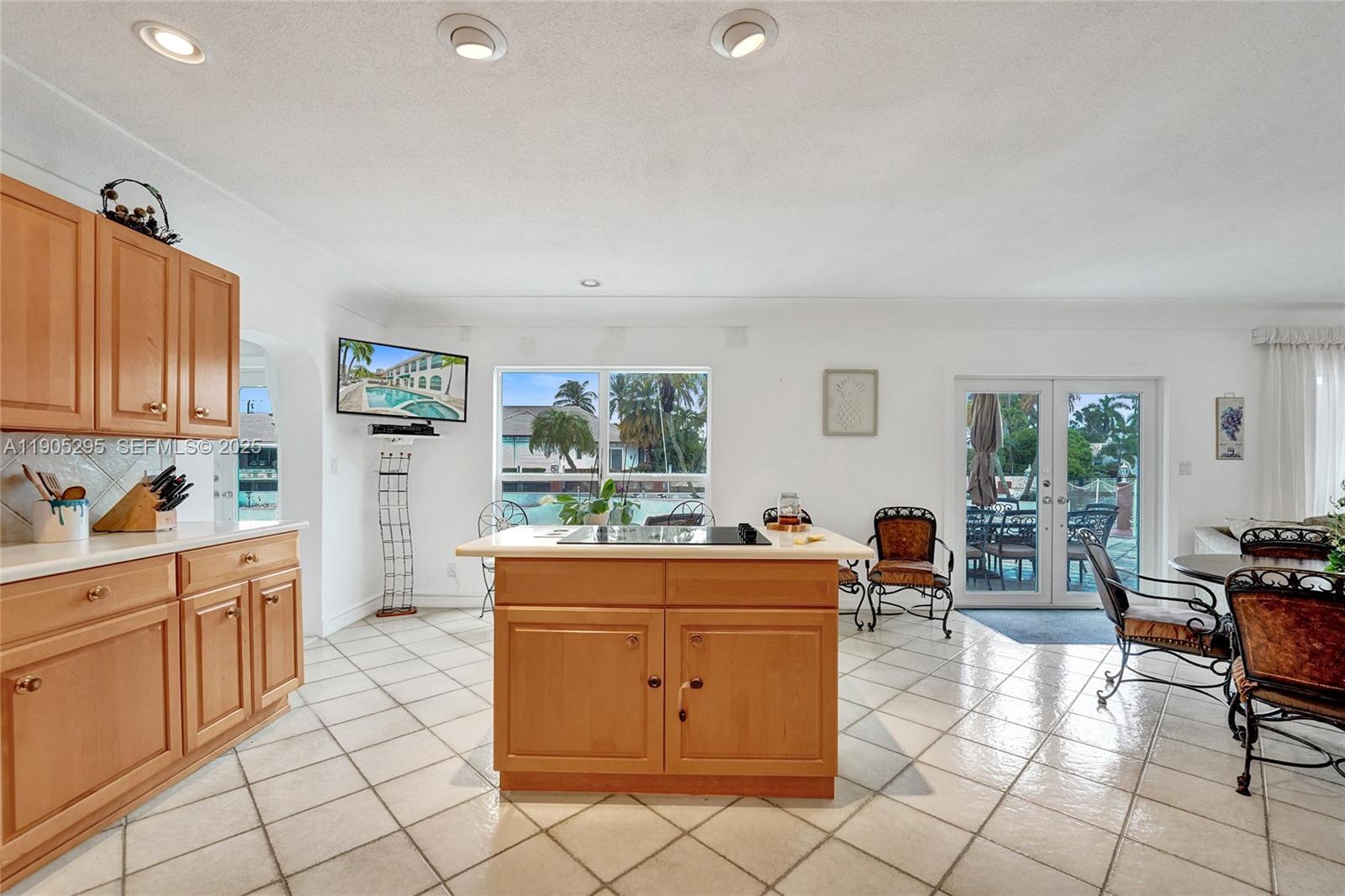 2889 NE 35th Street