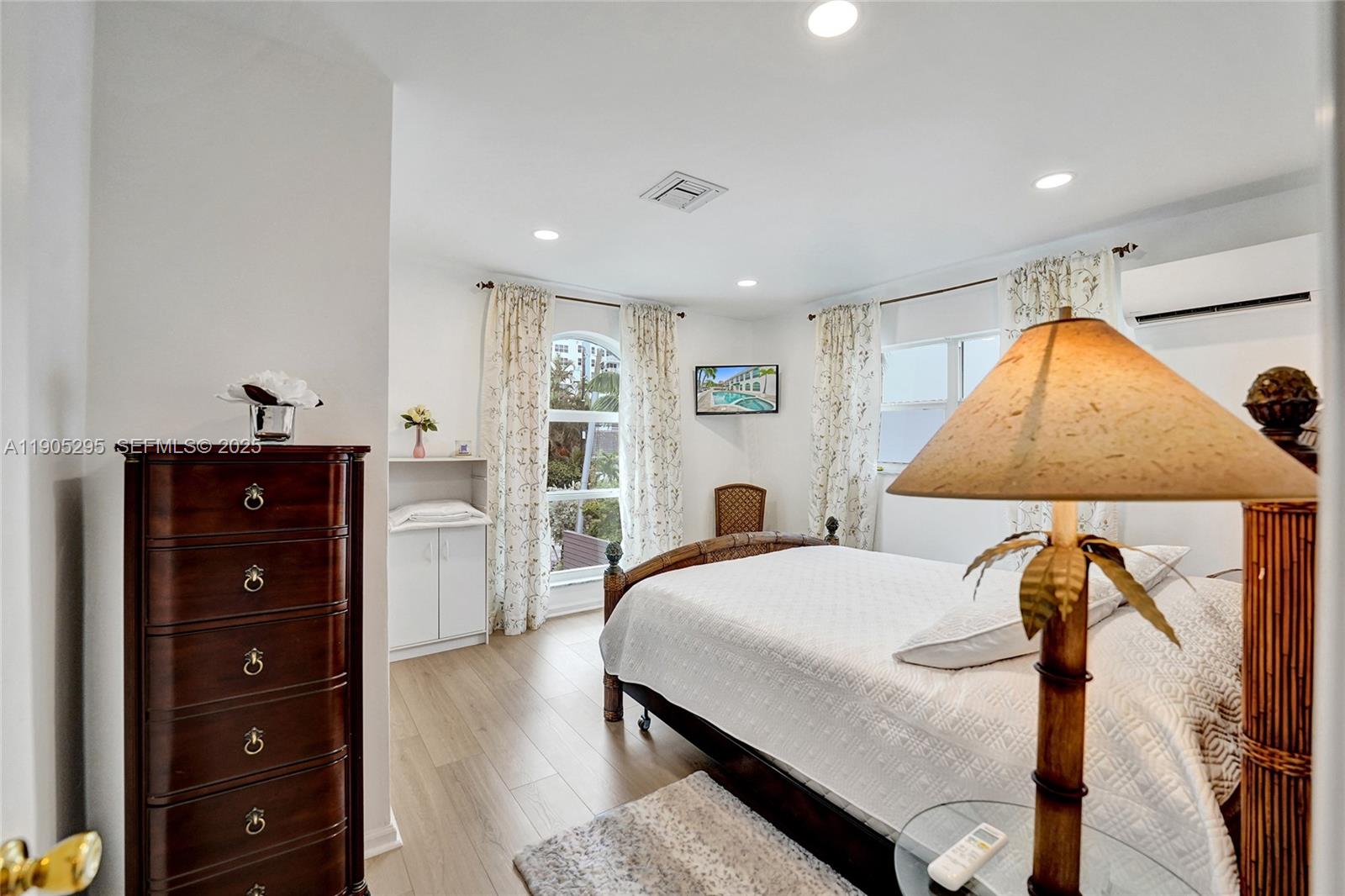 2889 NE 35th Street