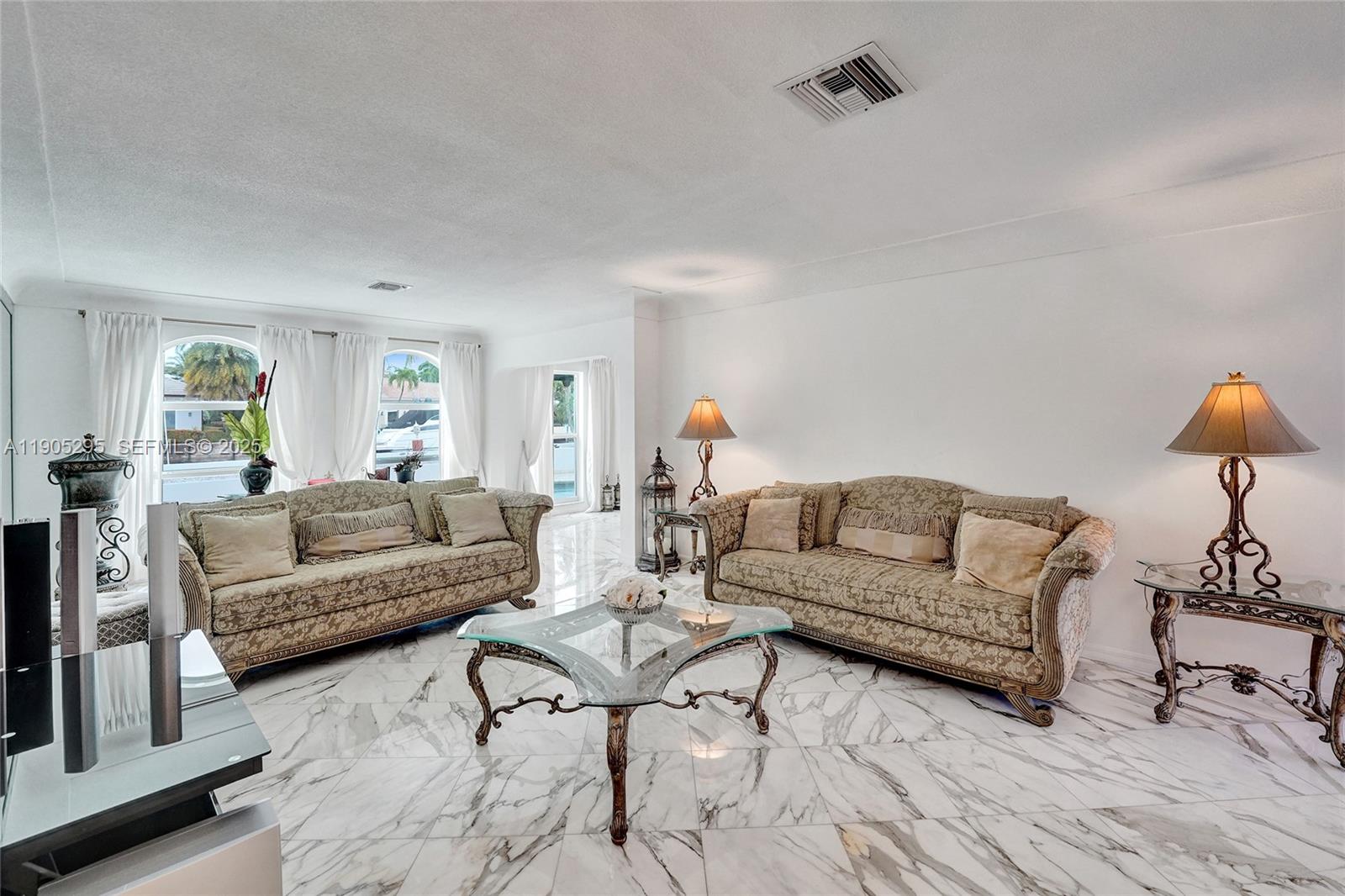 2889 NE 35th Street