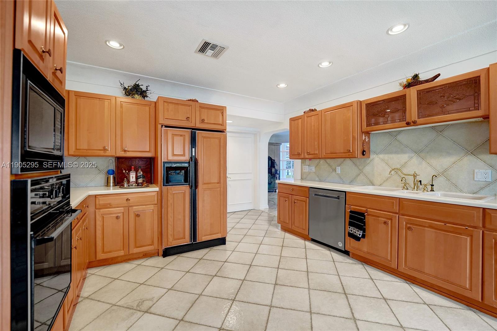 2889 NE 35th Street
