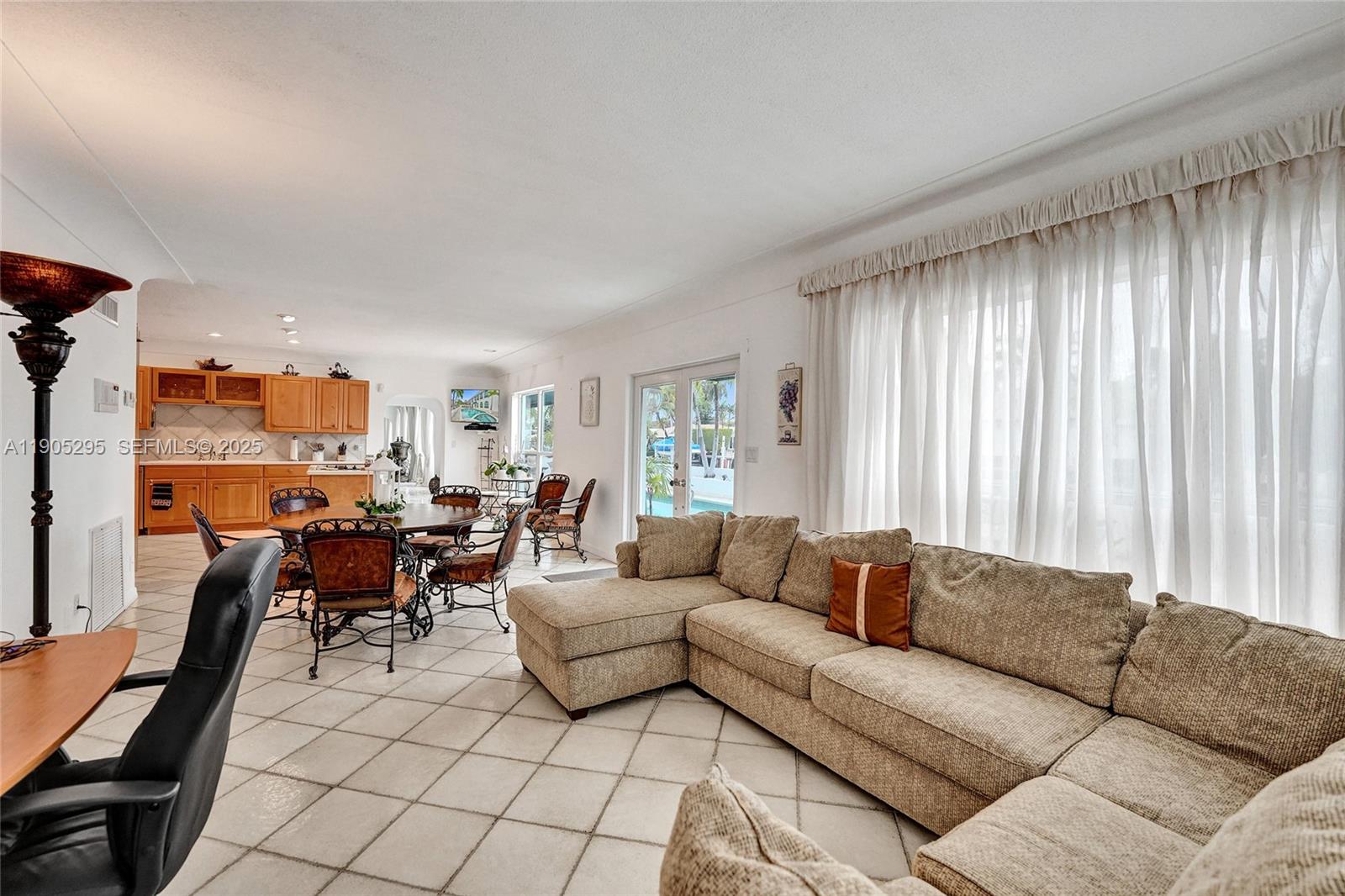 2889 NE 35th Street