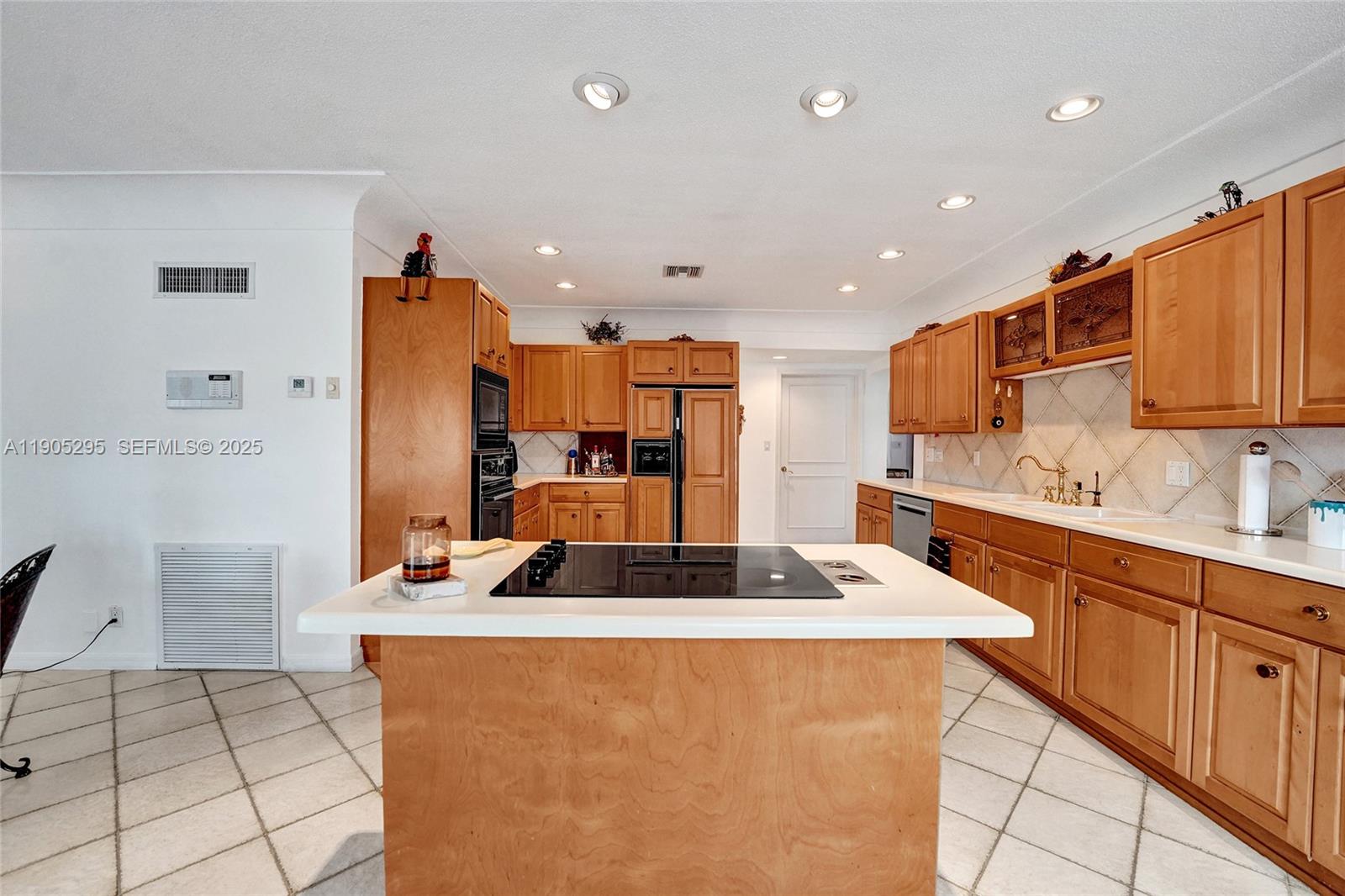 2889 NE 35th Street