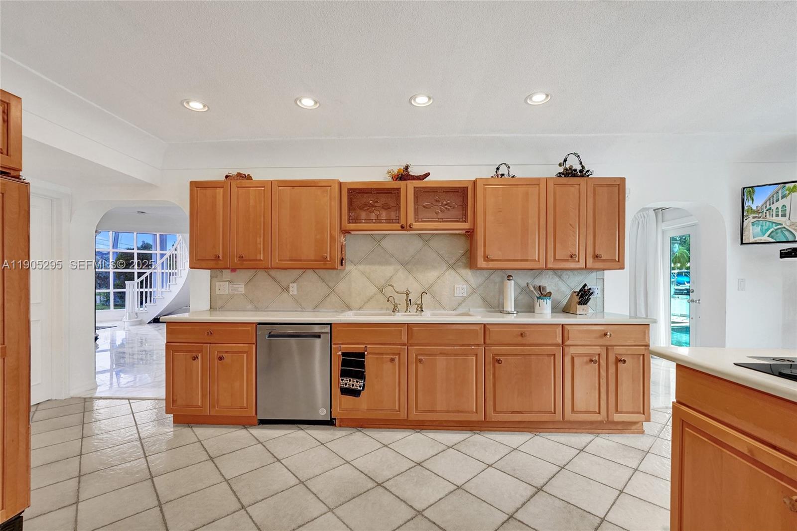 2889 NE 35th Street