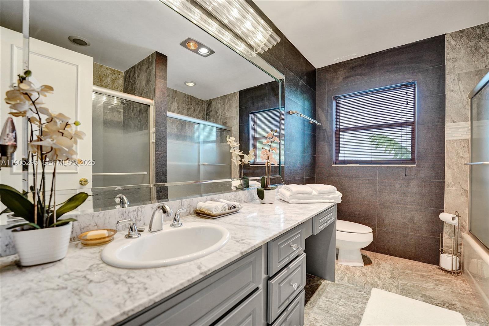 2889 NE 35th Street