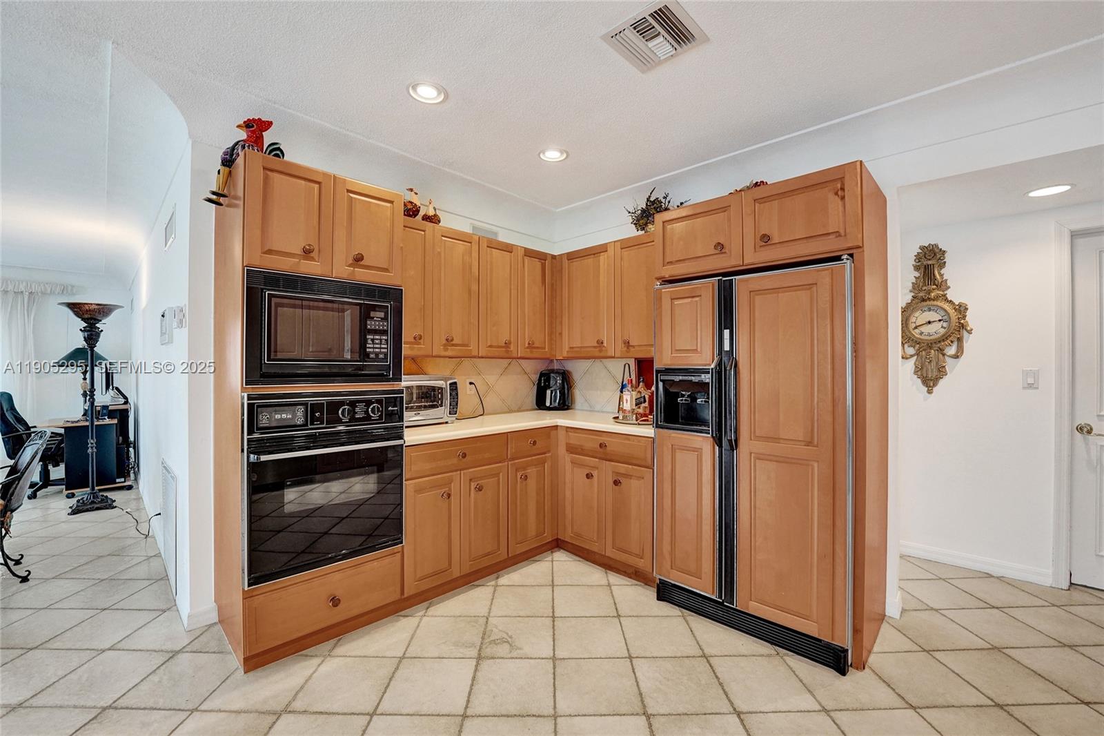 2889 NE 35th Street