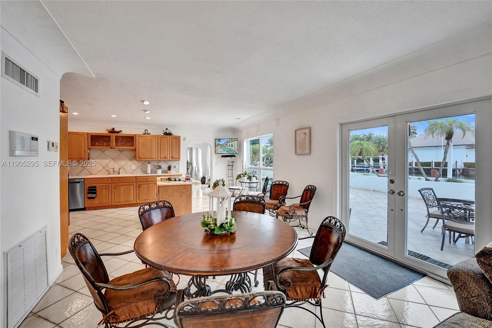 2889 NE 35th Street