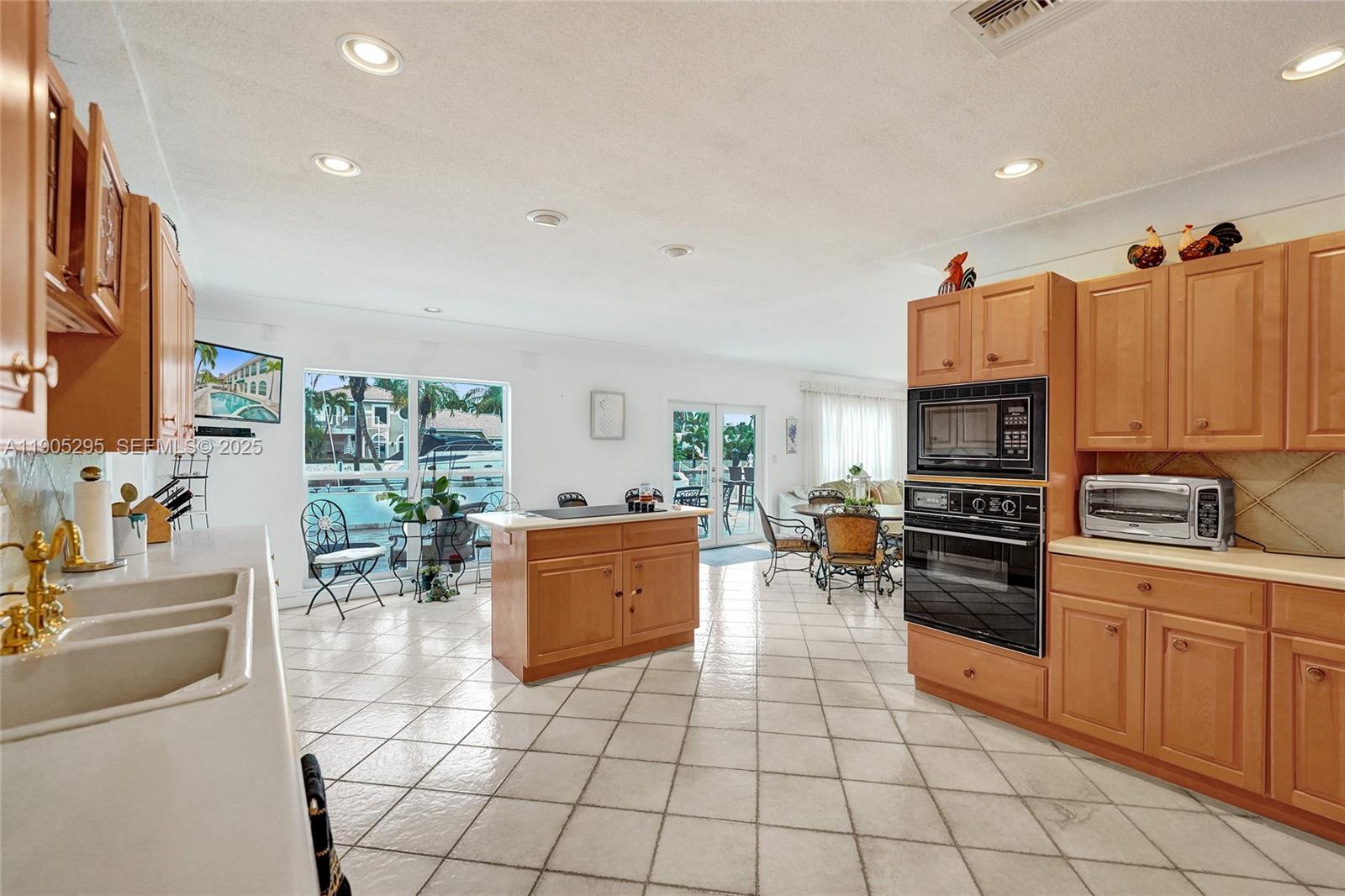 2889 NE 35th Street