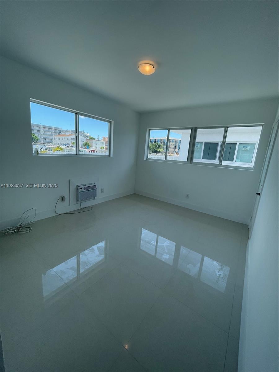 8215 Crespi Boulevard 4