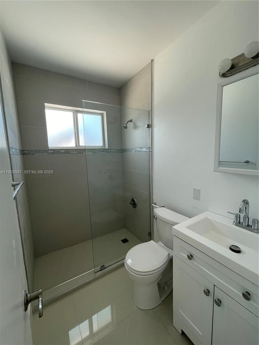 8215 Crespi Boulevard 4