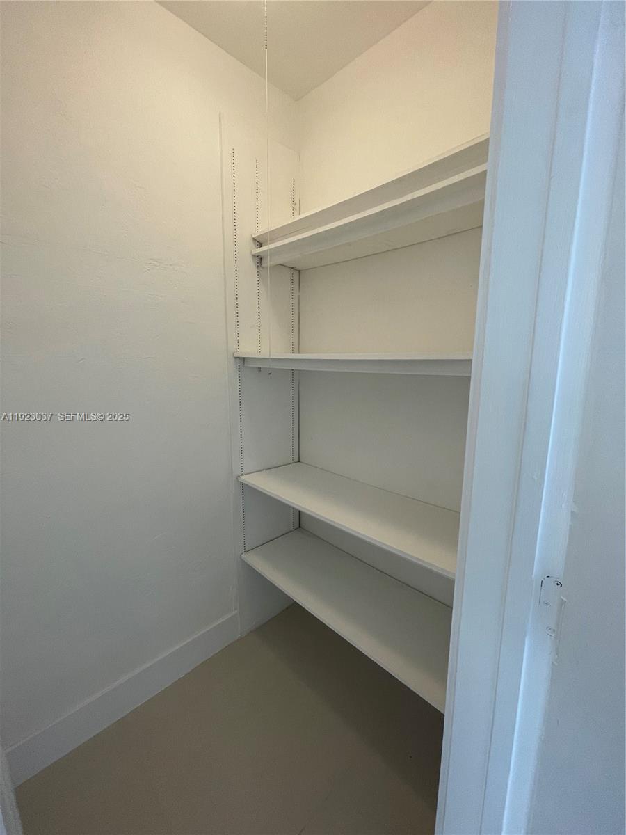 8215 Crespi Boulevard 4