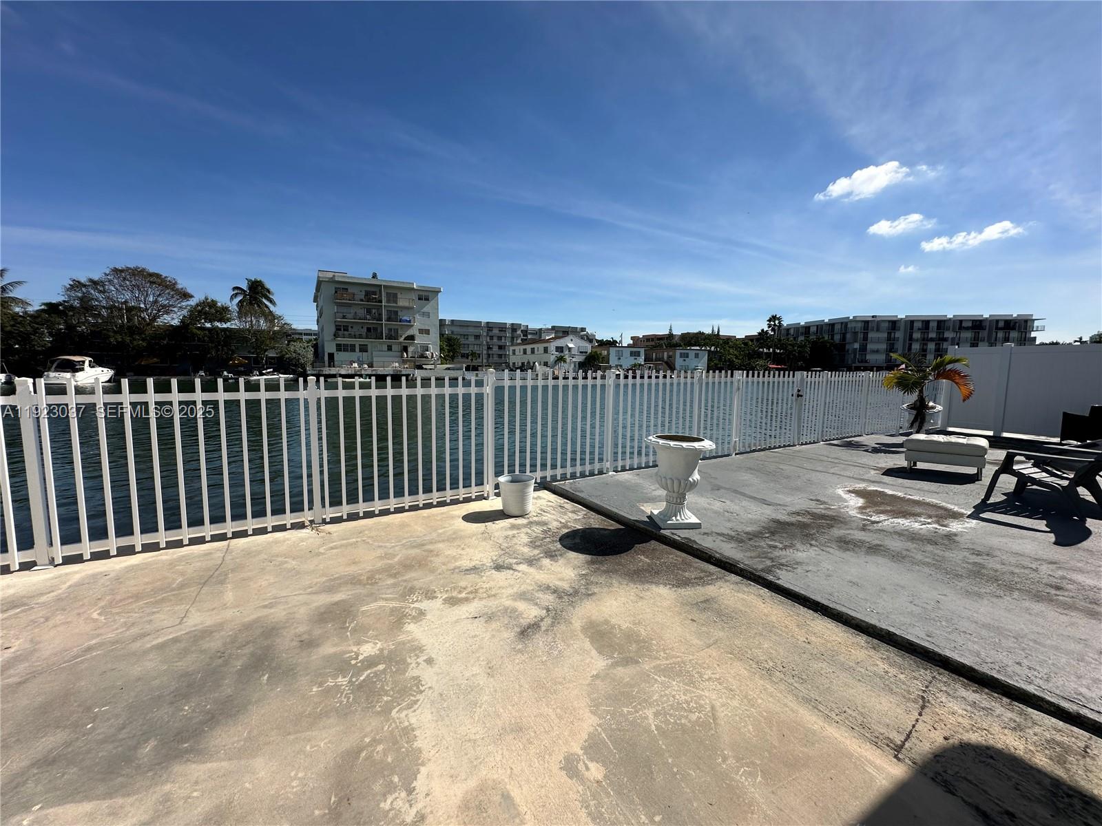 8215 Crespi Boulevard 4