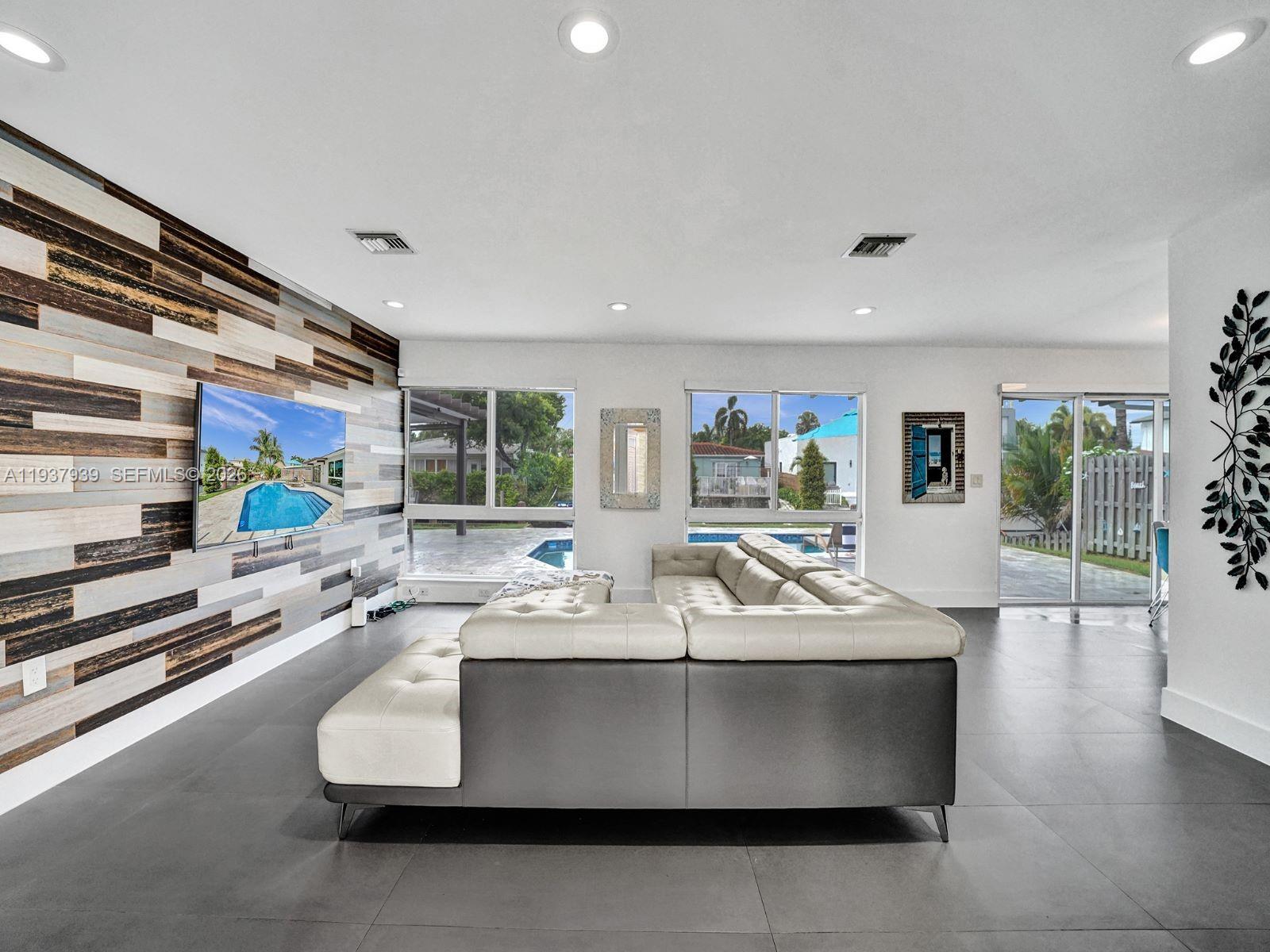 1108 Tangelo Isle