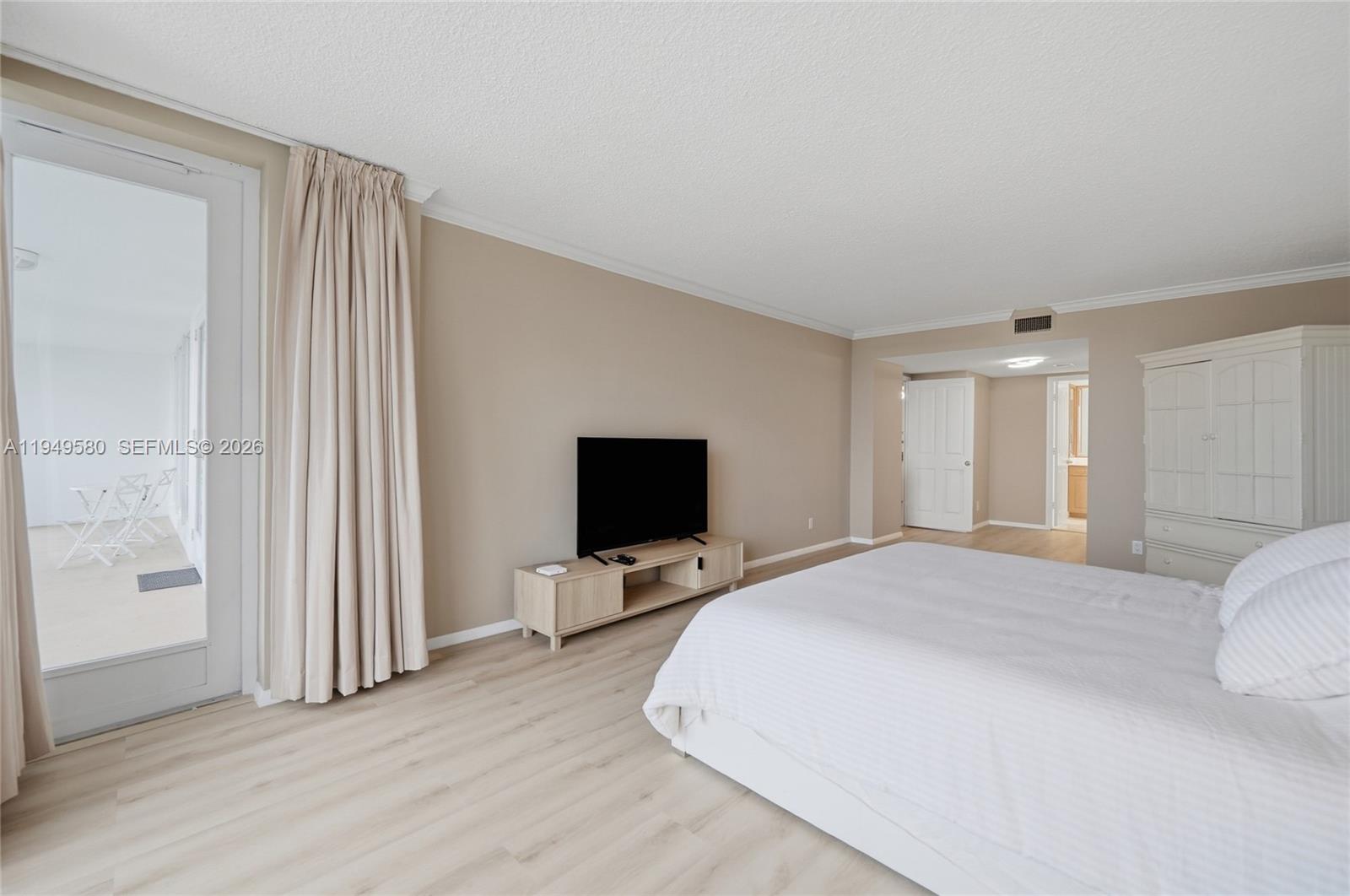 2100 S Ocean Lane 503