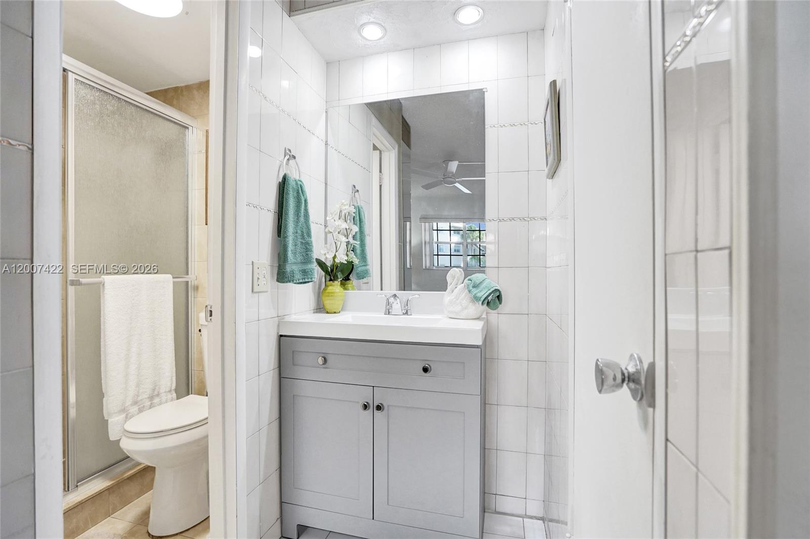 455 Paradise Isle Boulevard 104