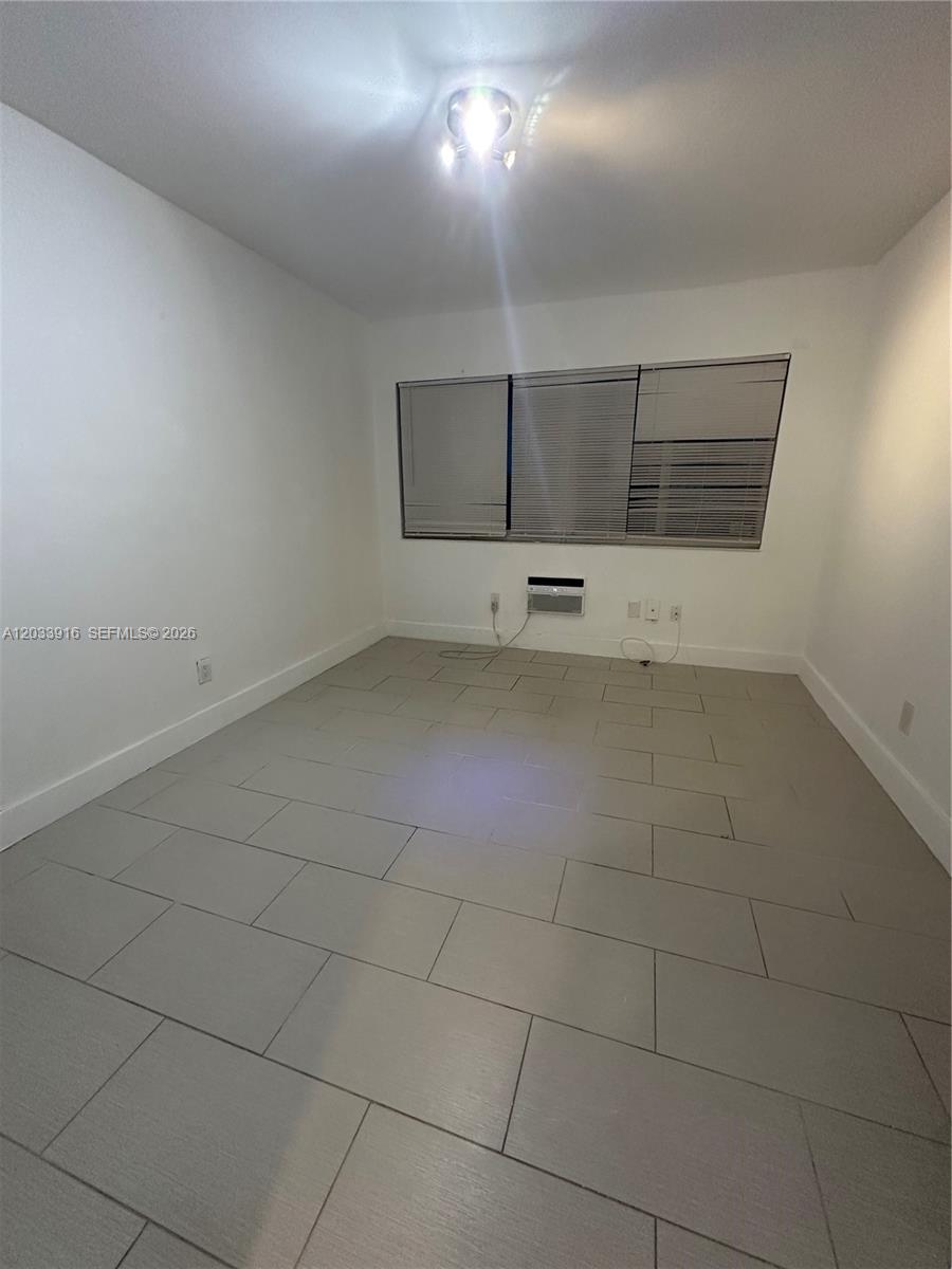 8205 Crespi Boulevard 3
