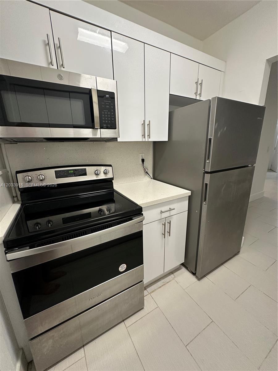 8205 Crespi Boulevard 3