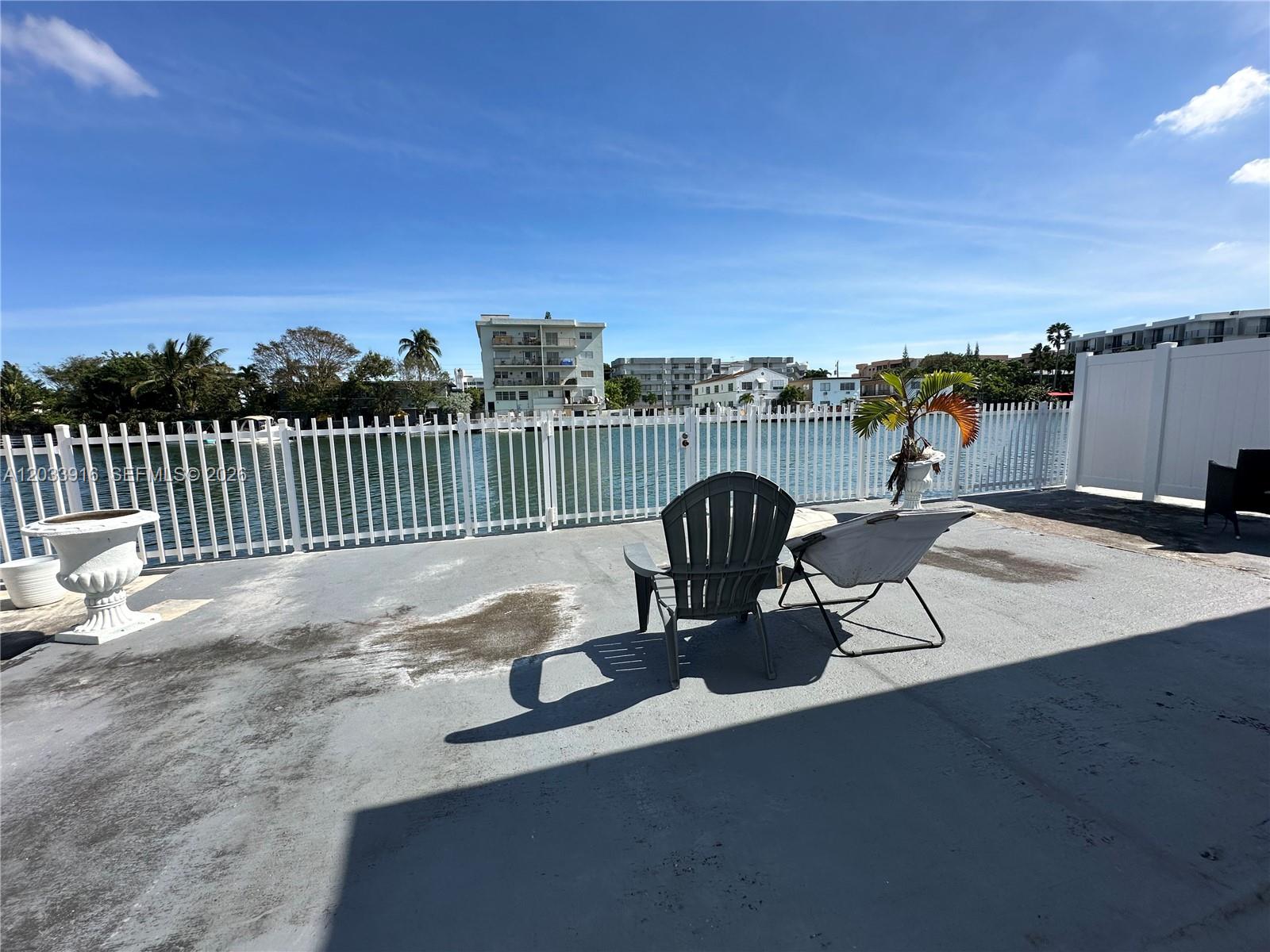 8205 Crespi Boulevard 3