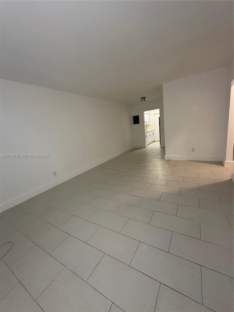 8205 Crespi Boulevard 3
