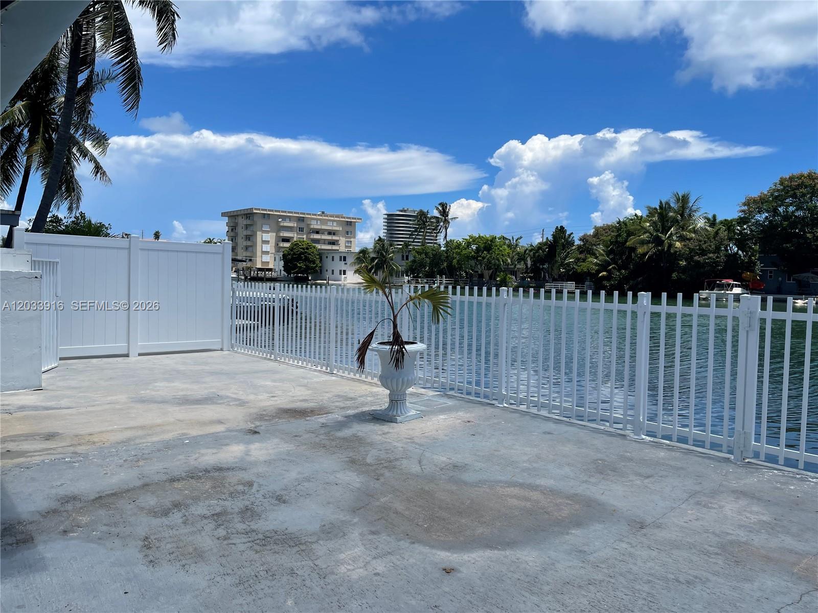 8205 Crespi Boulevard 3