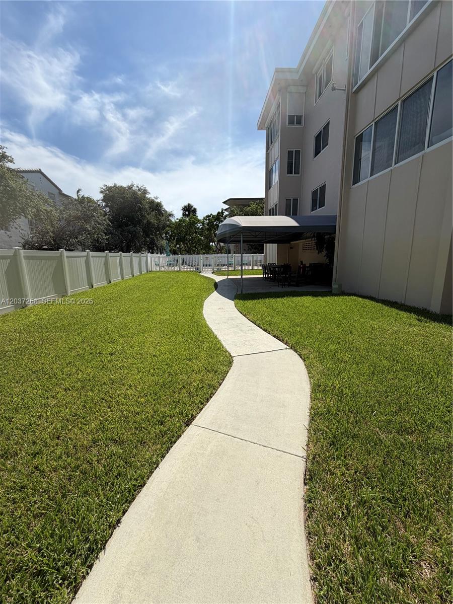 1965 S Ocean Boulevard 208, Lauderdale-By-The-Sea Unit: 208