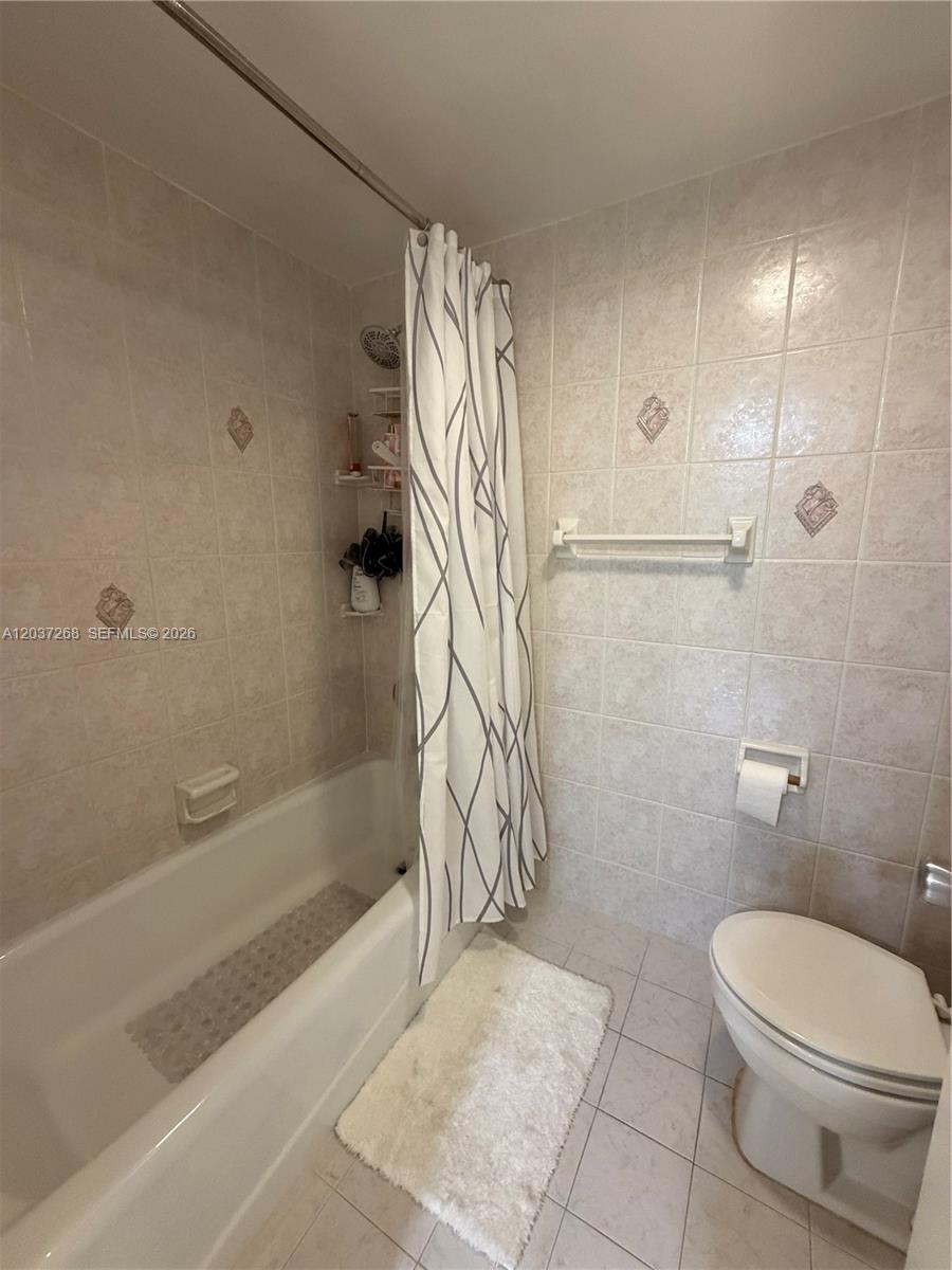 1965 S Ocean Boulevard 208, Lauderdale-By-The-Sea Unit: 208