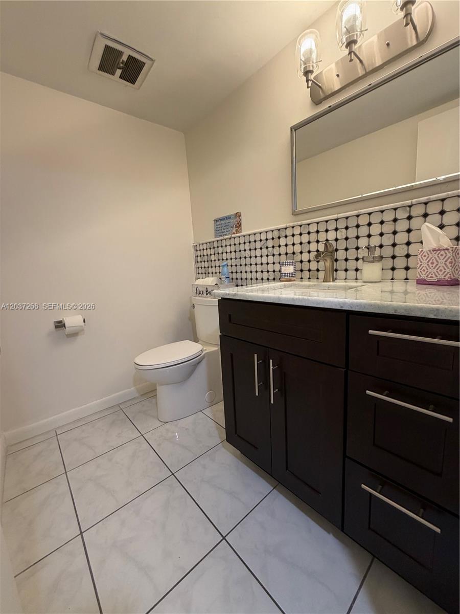 1965 S Ocean Boulevard 208, Lauderdale-By-The-Sea Unit: 208