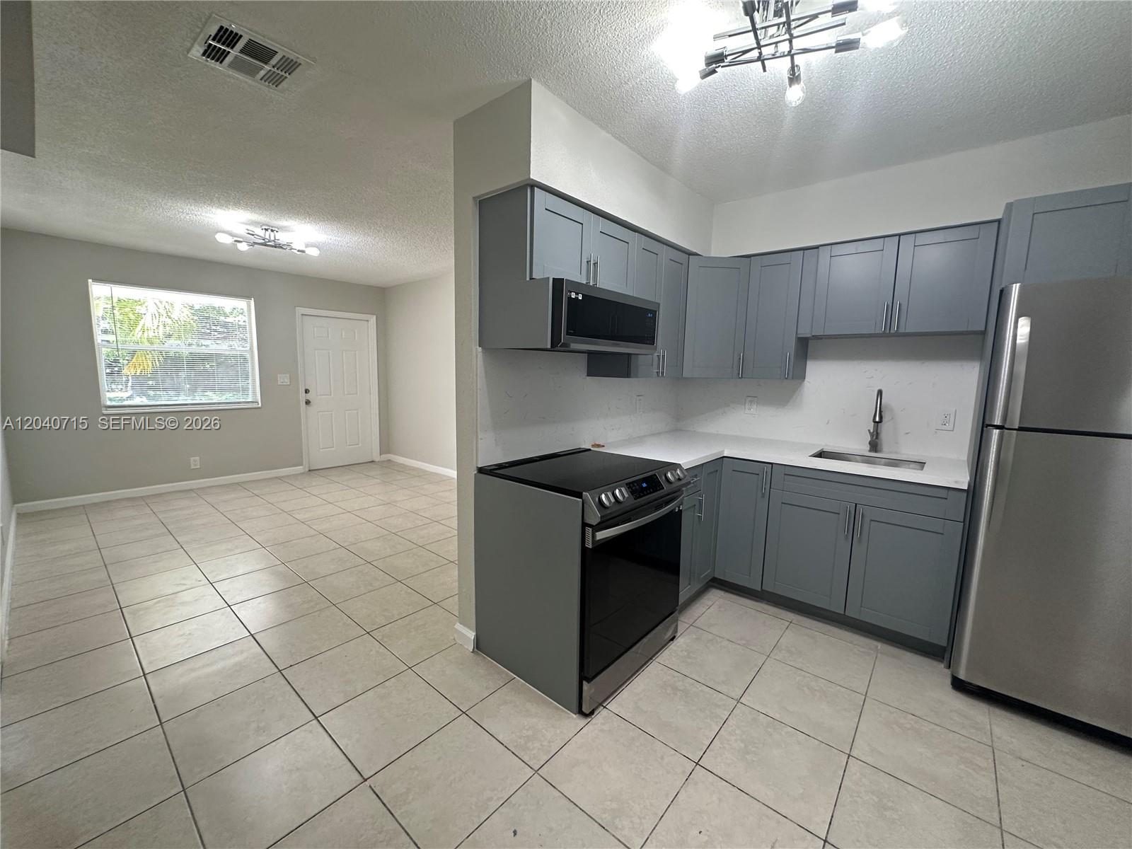 1645 NW 6th Avenue W W