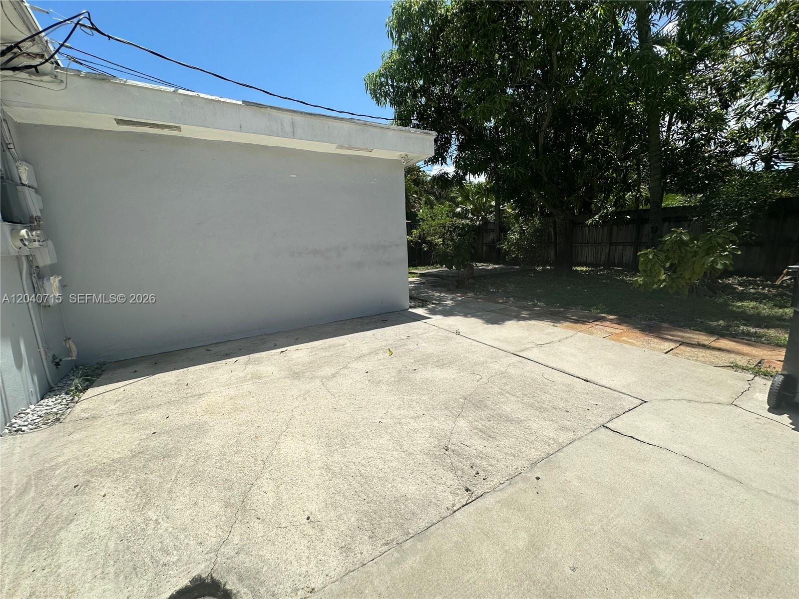 1645 NW 6th Avenue W W